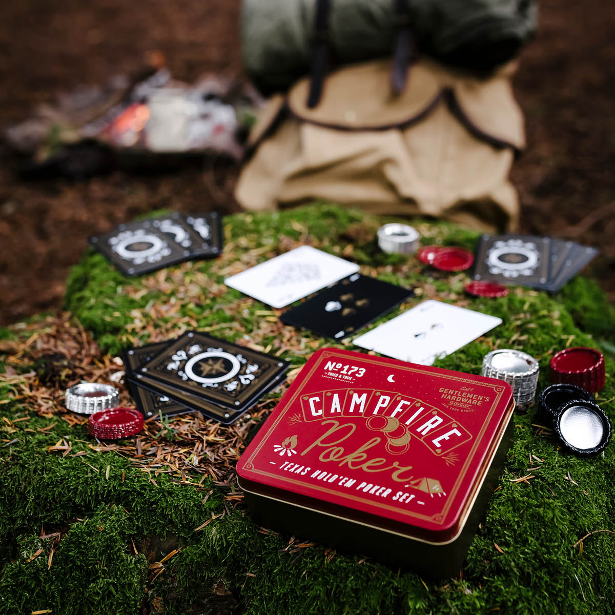 Gentlemen's Hardware Campfire pokerset i plåtask röd