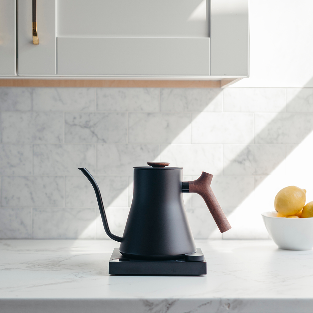 Fellow Stagg EKG Pro elektrisk vattenkokare 0,9 L mattsvart/valnöt