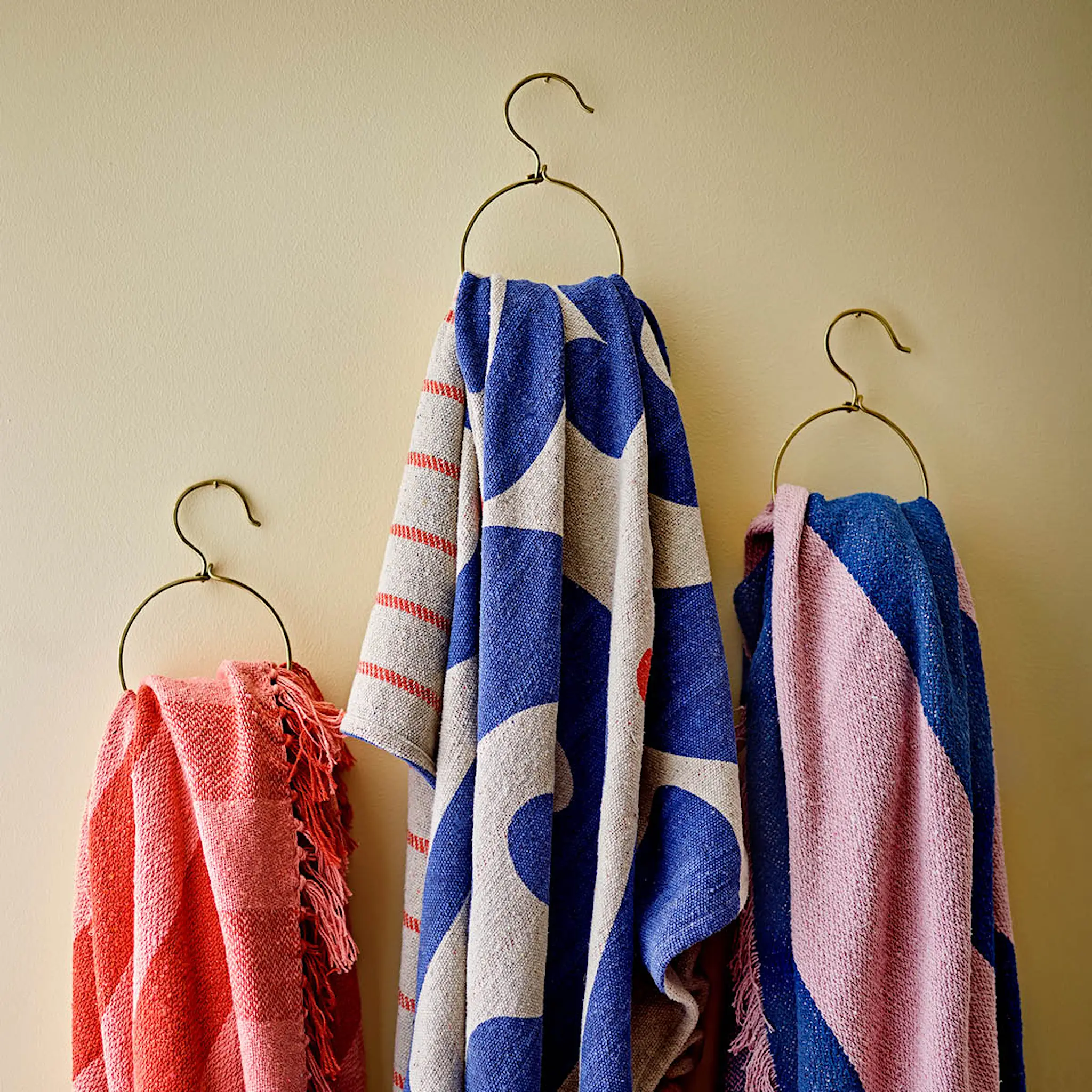 Bloomingville Eviaya pläd 160x130 cm blå