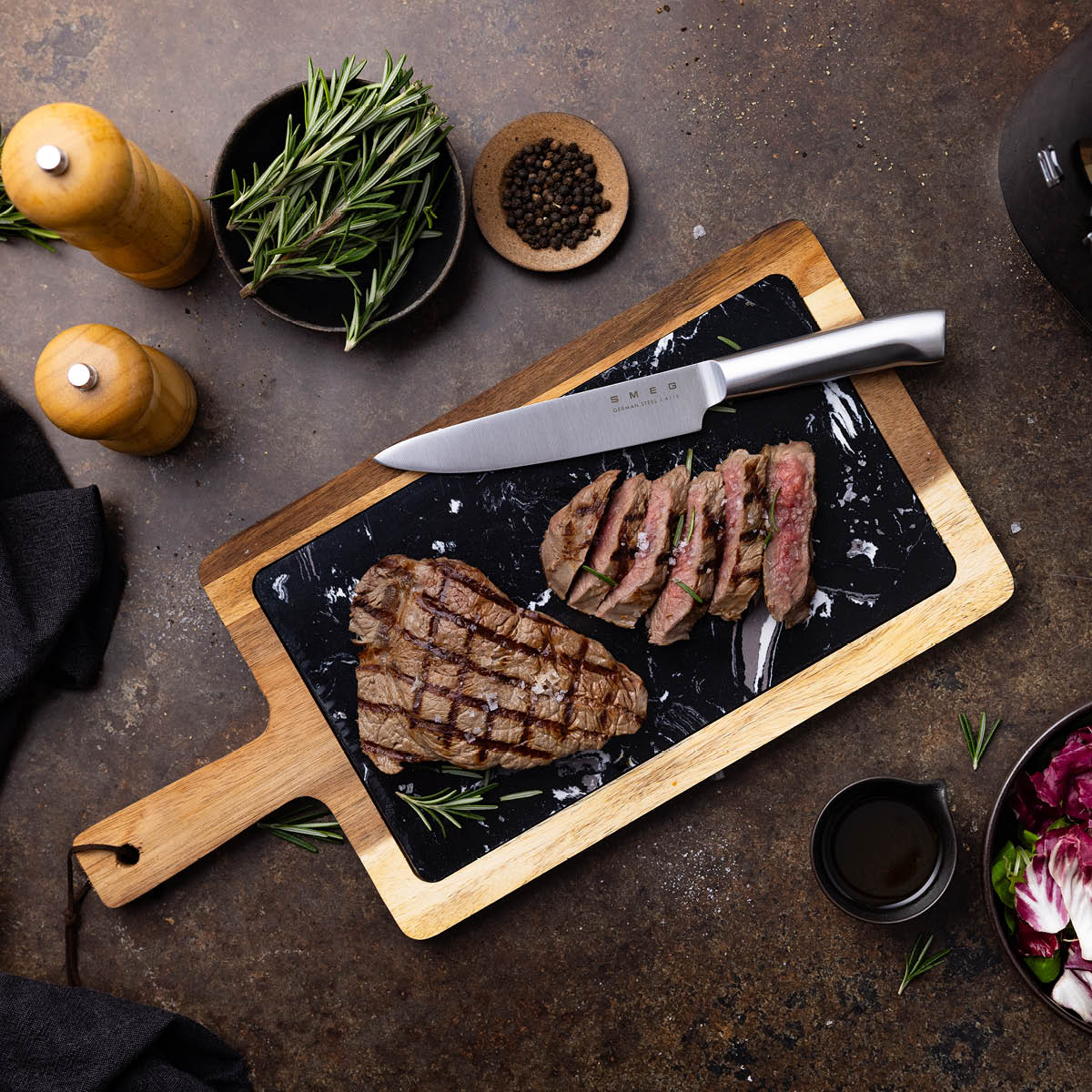 Smeg Knivblokk m/6 kniver KBSF02 svart