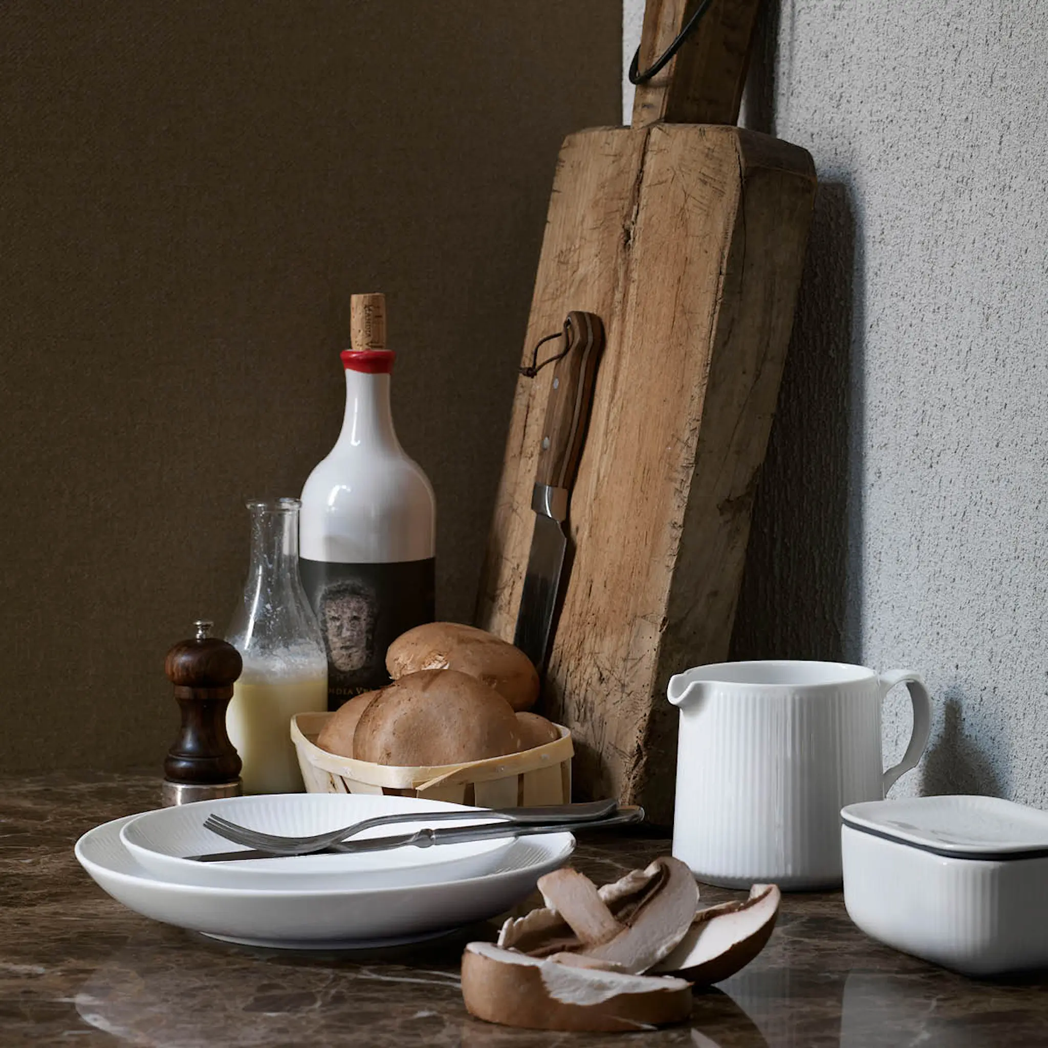 Royal Copenhagen White Fluted Smörask med lock 42 cl