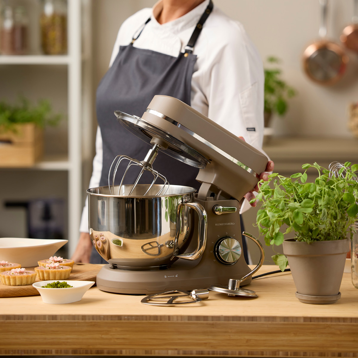 Blomsterberg Köksmaskin 800W latte