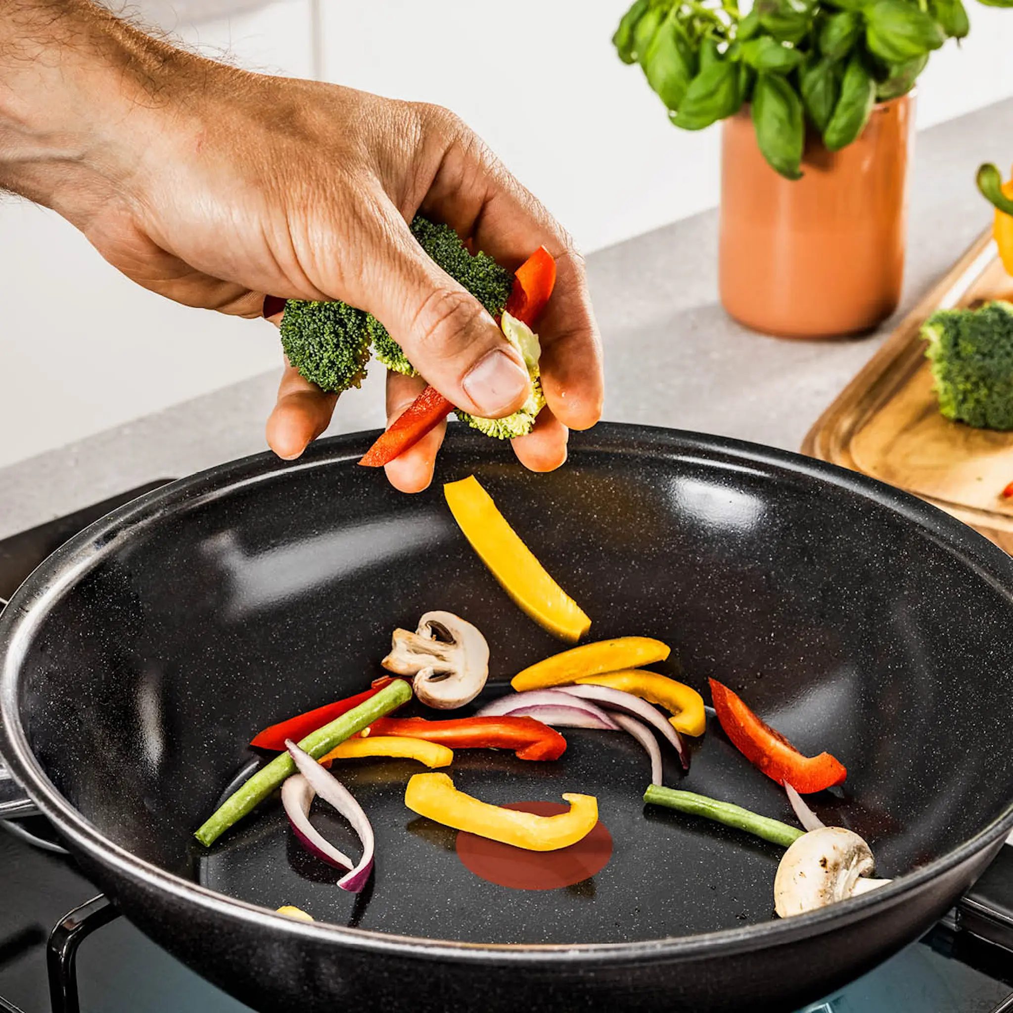Tefal Exceptional Ceramic wokkipannu 28 cm musta