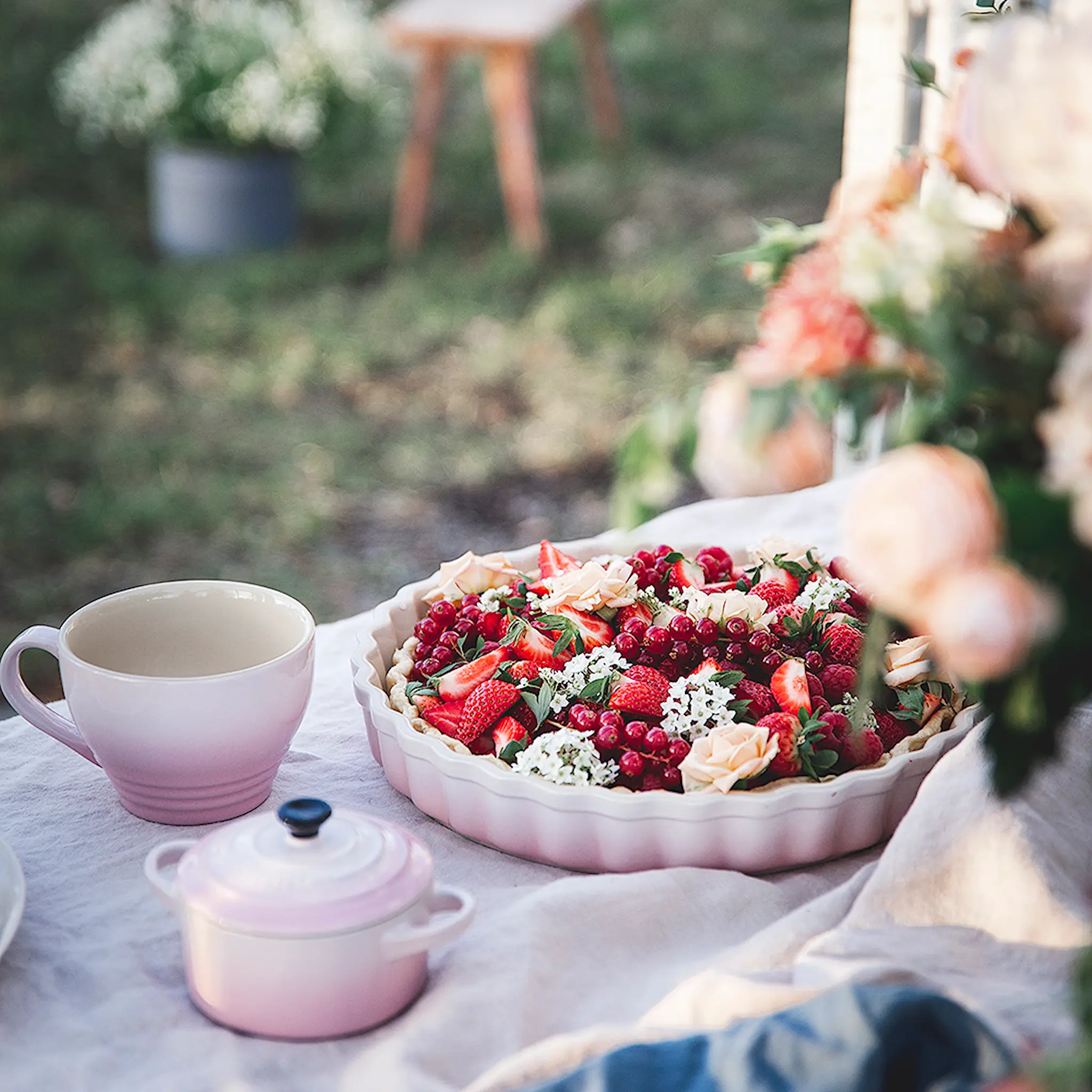 Le Creuset Paiform 28 cm 2,1L shell pink hover