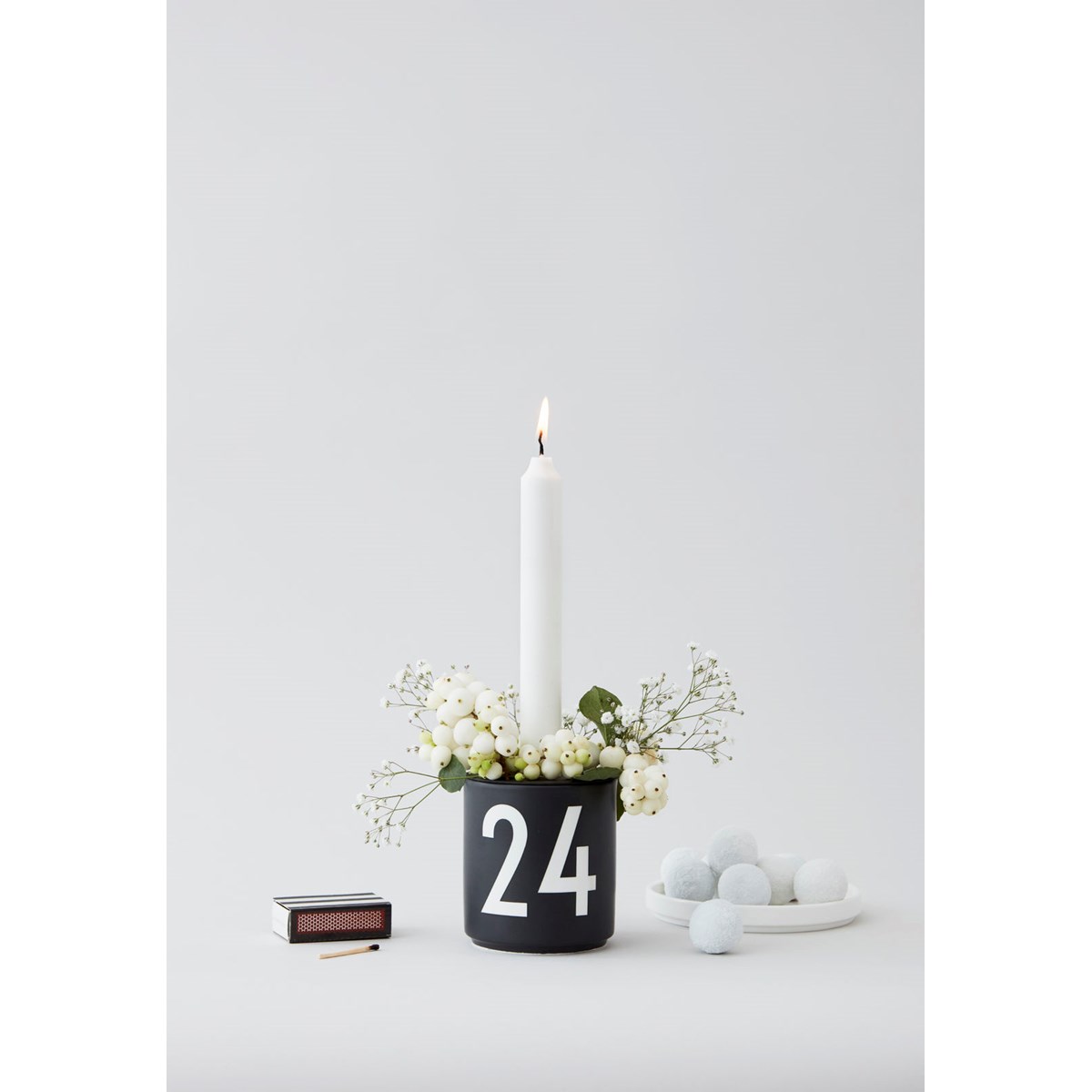 Design Letters 24 lysbeholder svart