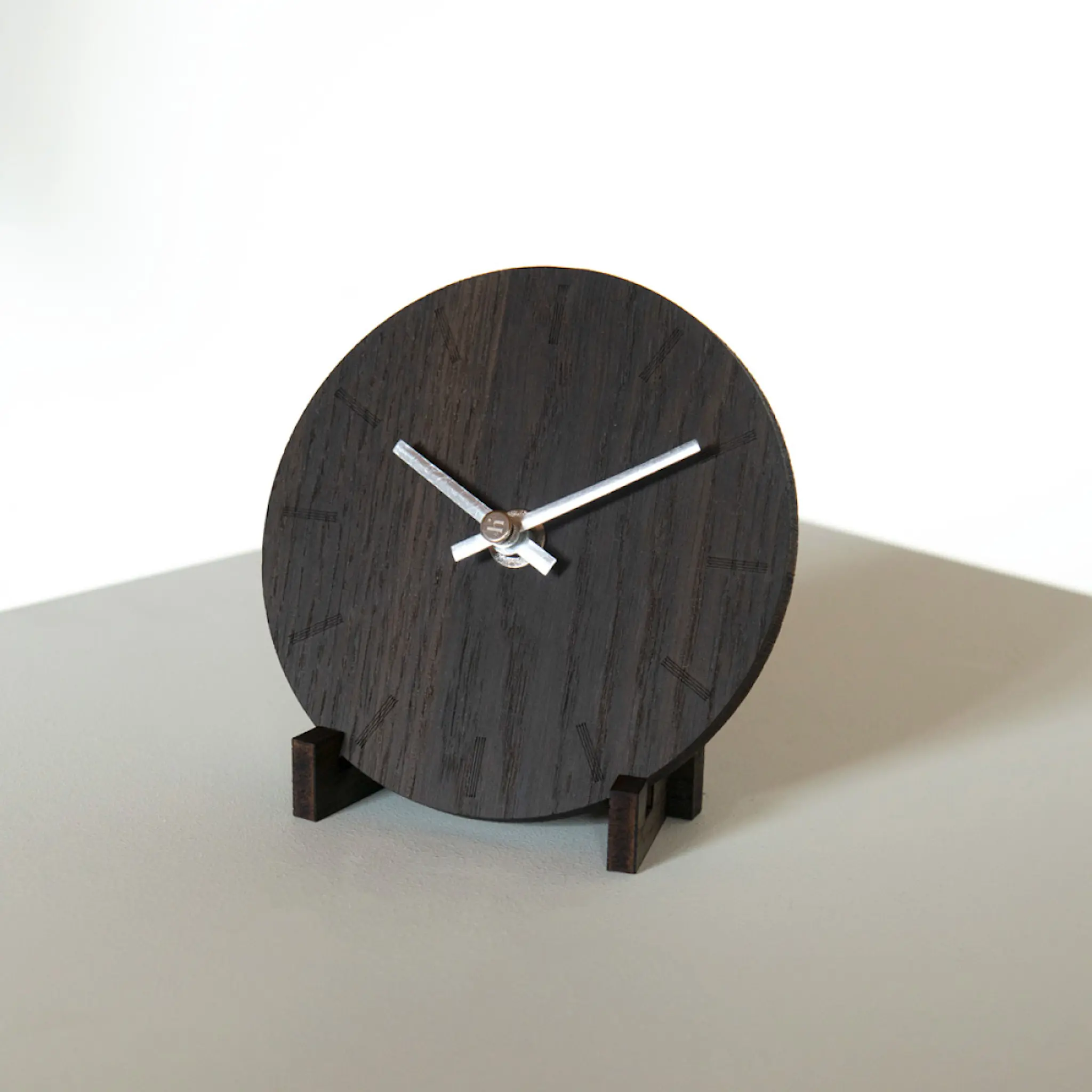 Hemverk Dark Oak bordsur 12 cm mörk ek med silvervisare