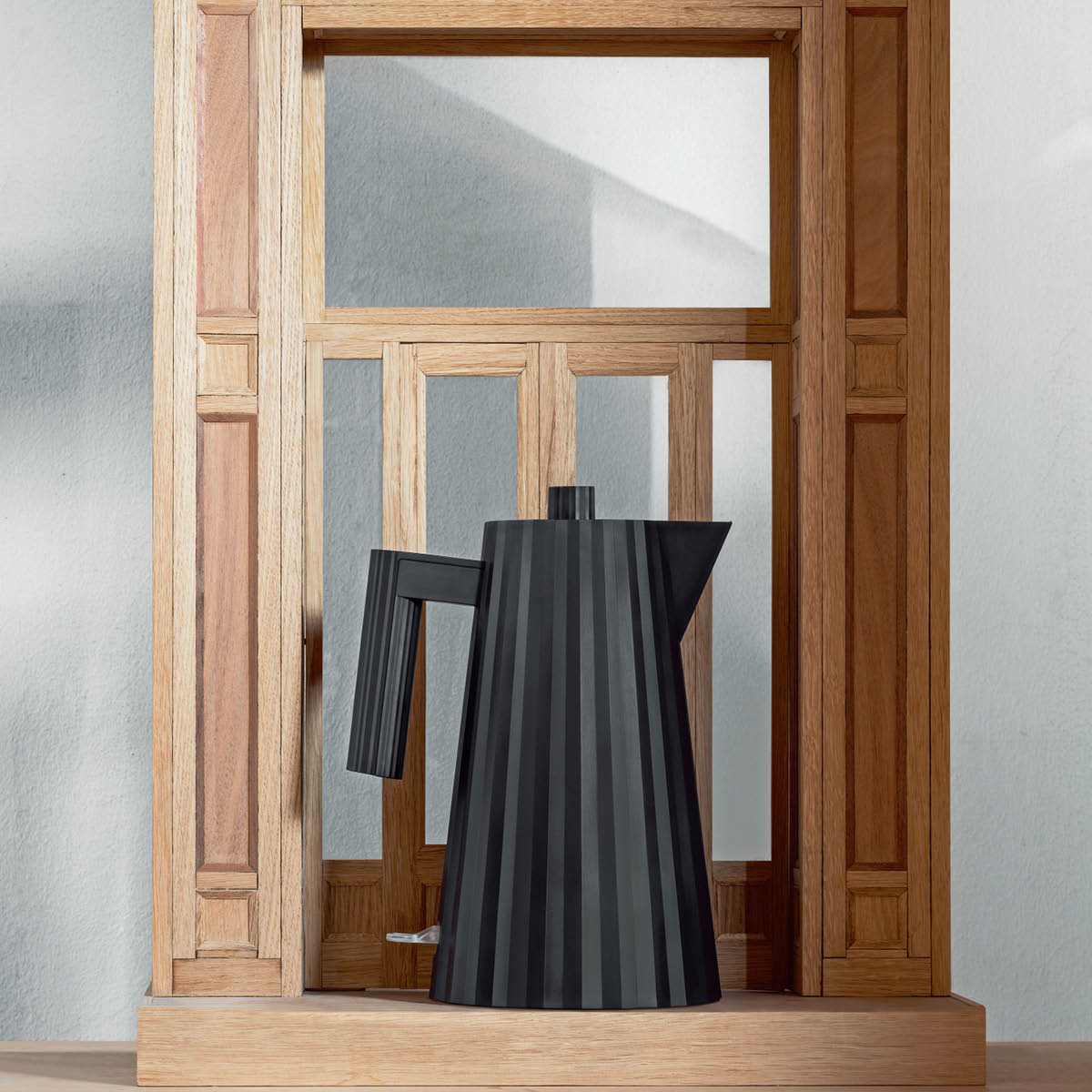 Alessi Plissé Vedenkeitin 1,7 L Musta