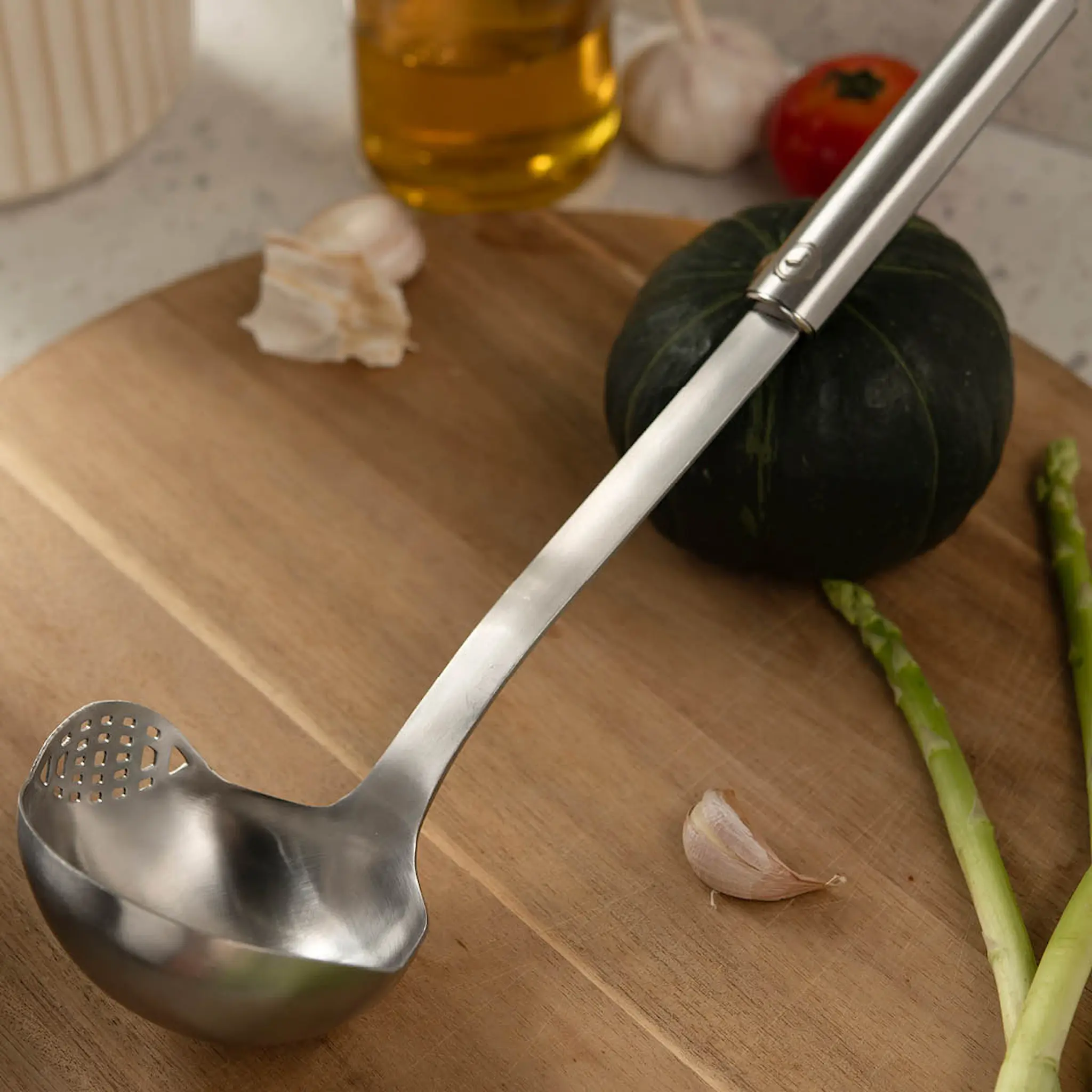 Anders Petter Steel Essentials soppslev med hällpip 34 cm stål