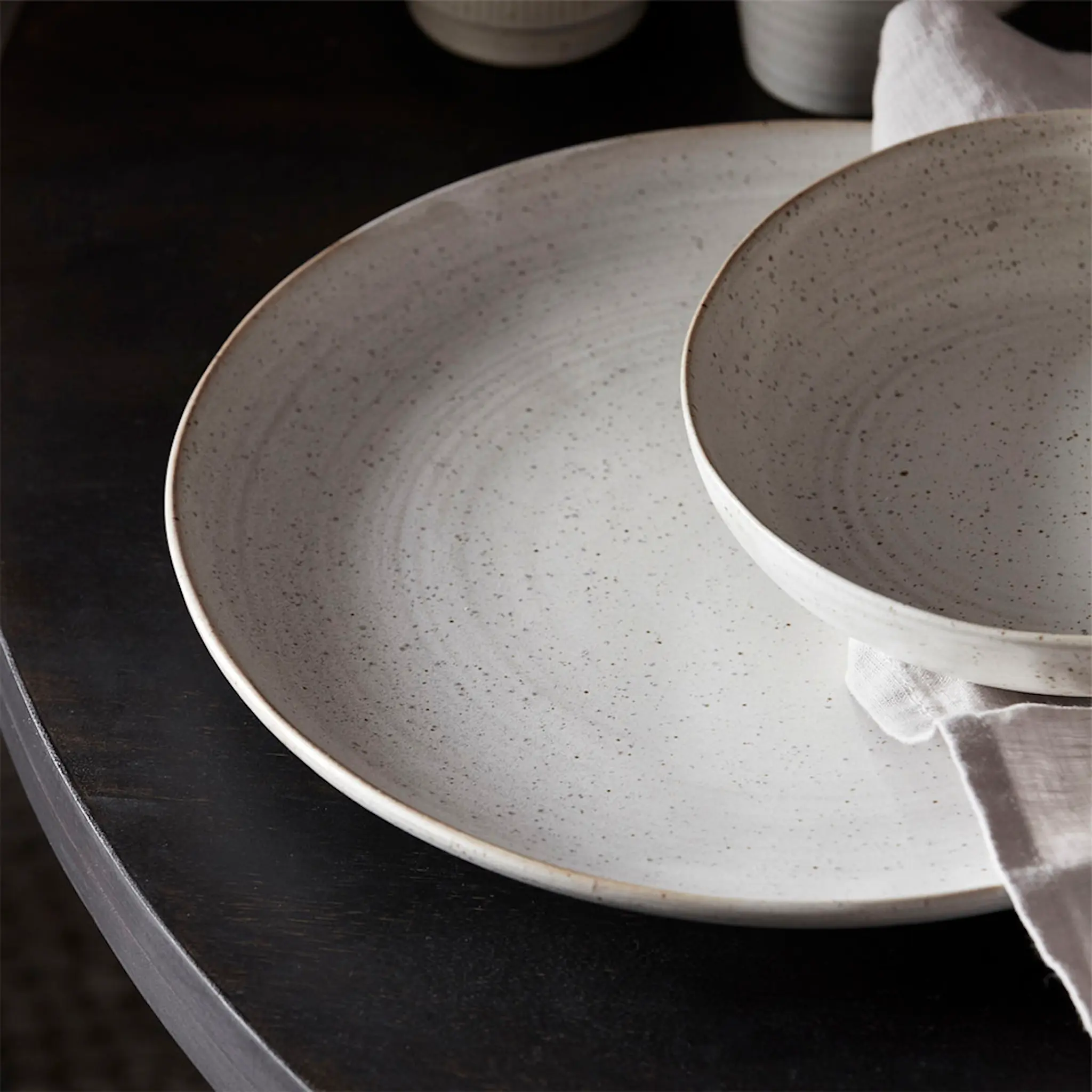 House Doctor Pion Ruokalautanen 28,5 cm Harmaa/Valkoinen