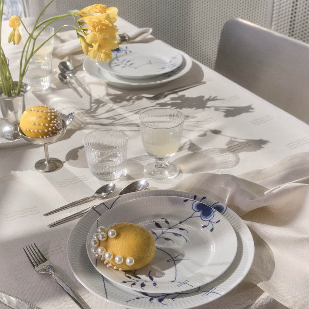 Royal Copenhagen Waves pöytäliina 144x320 cm valkoinen