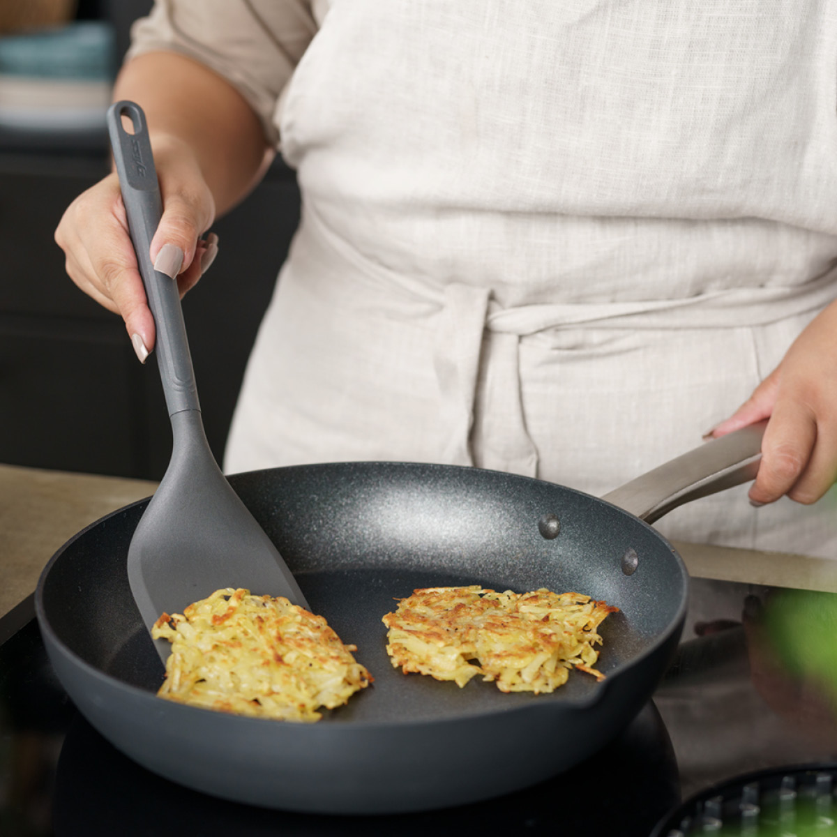 Zyliss Stekespade 29,5 cm grå