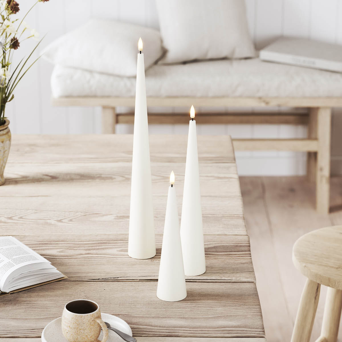 DeluxeHomeart LED kjeglelys 5 x 20 cm hvit