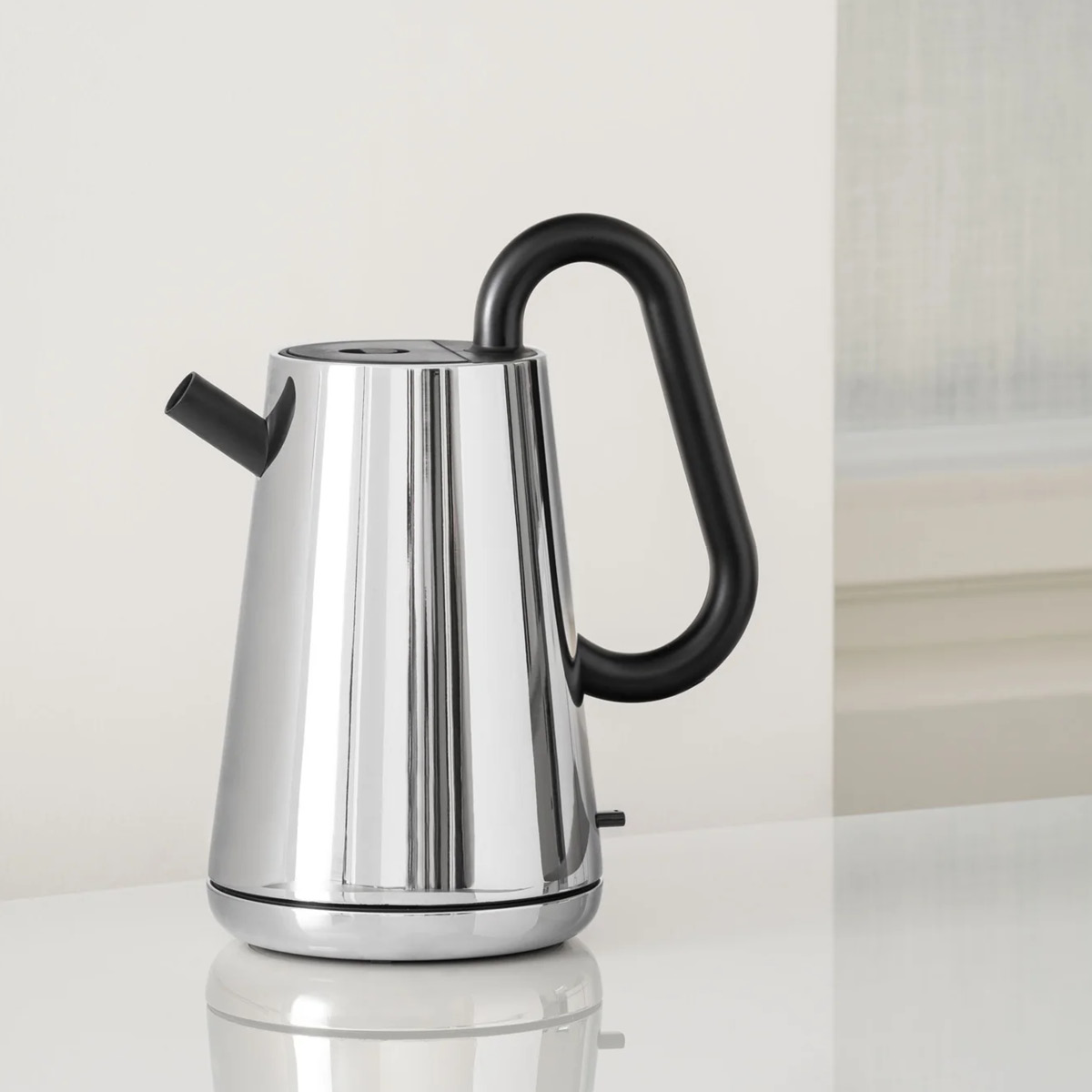 Alessi Toru vattenkokare 1,7 L 2400W svart