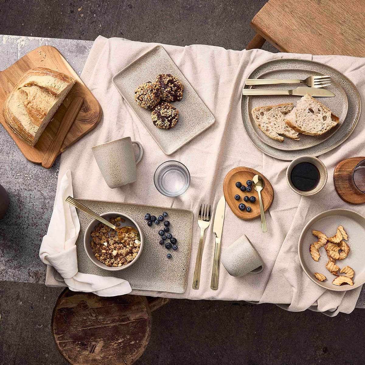 Aida RAW tallrik 23,5x15 cm sandy beige