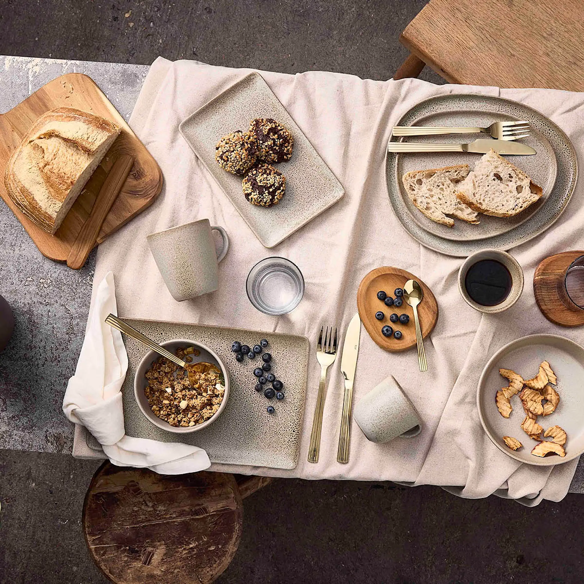 Aida RAW tallrik 23,5x15 cm sandy beige