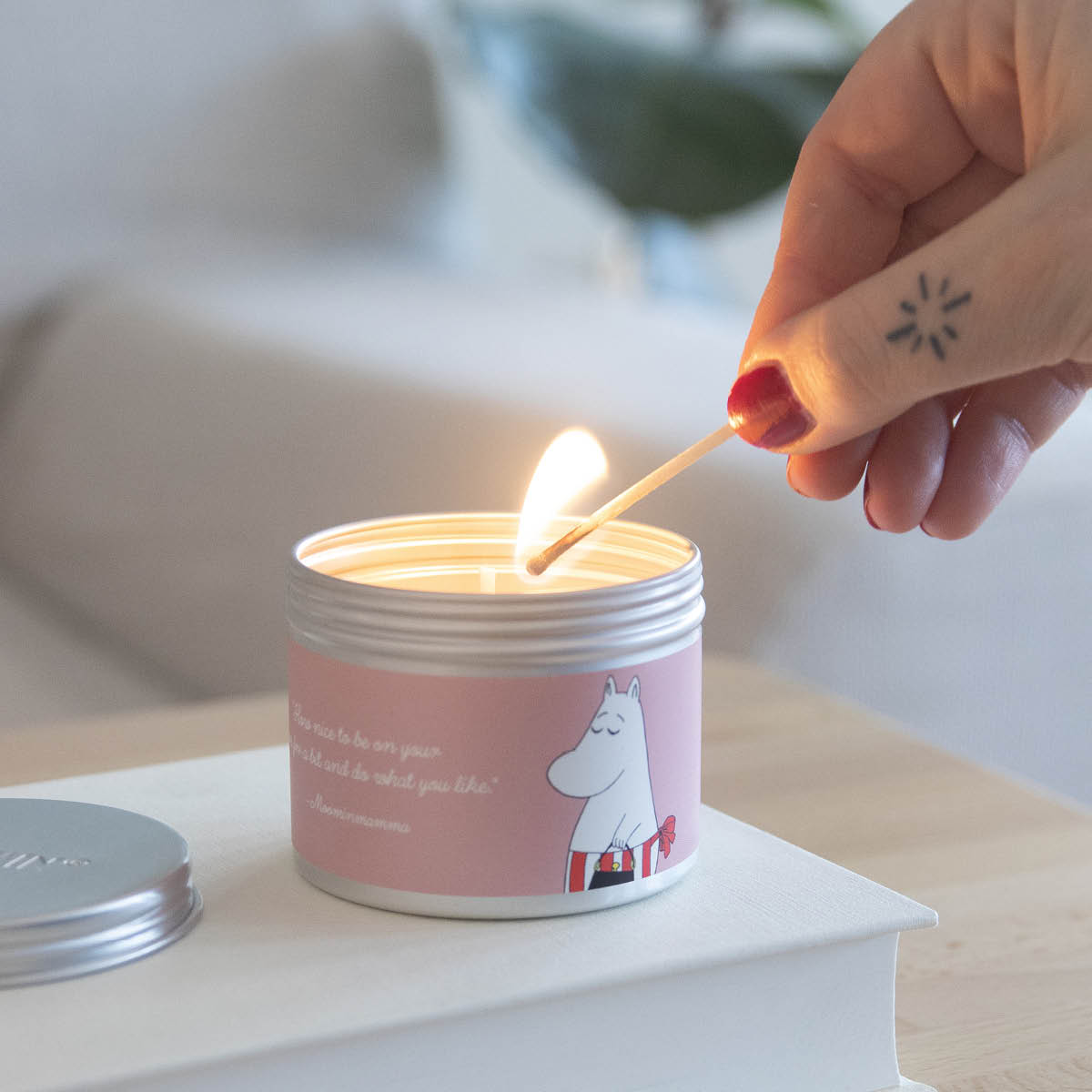 Pluto Muumi Tuoksukynttilä 6,7x5 cm Muumimamma