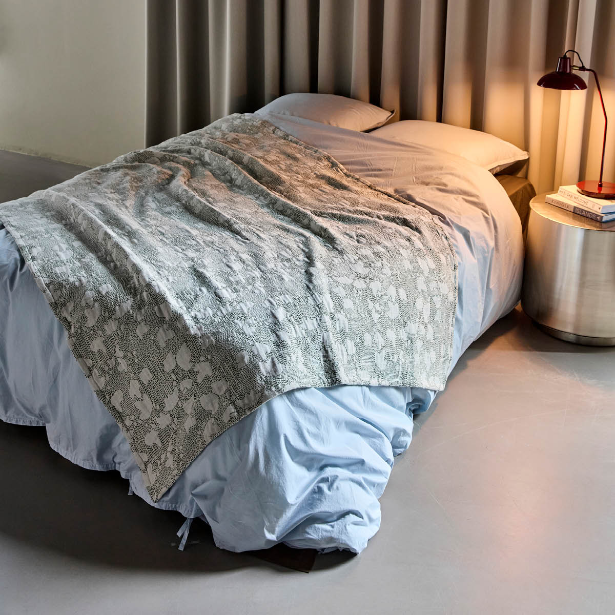 House Doctor Mori sängöverkast i bomull 220x140 cm offwhite/kaki