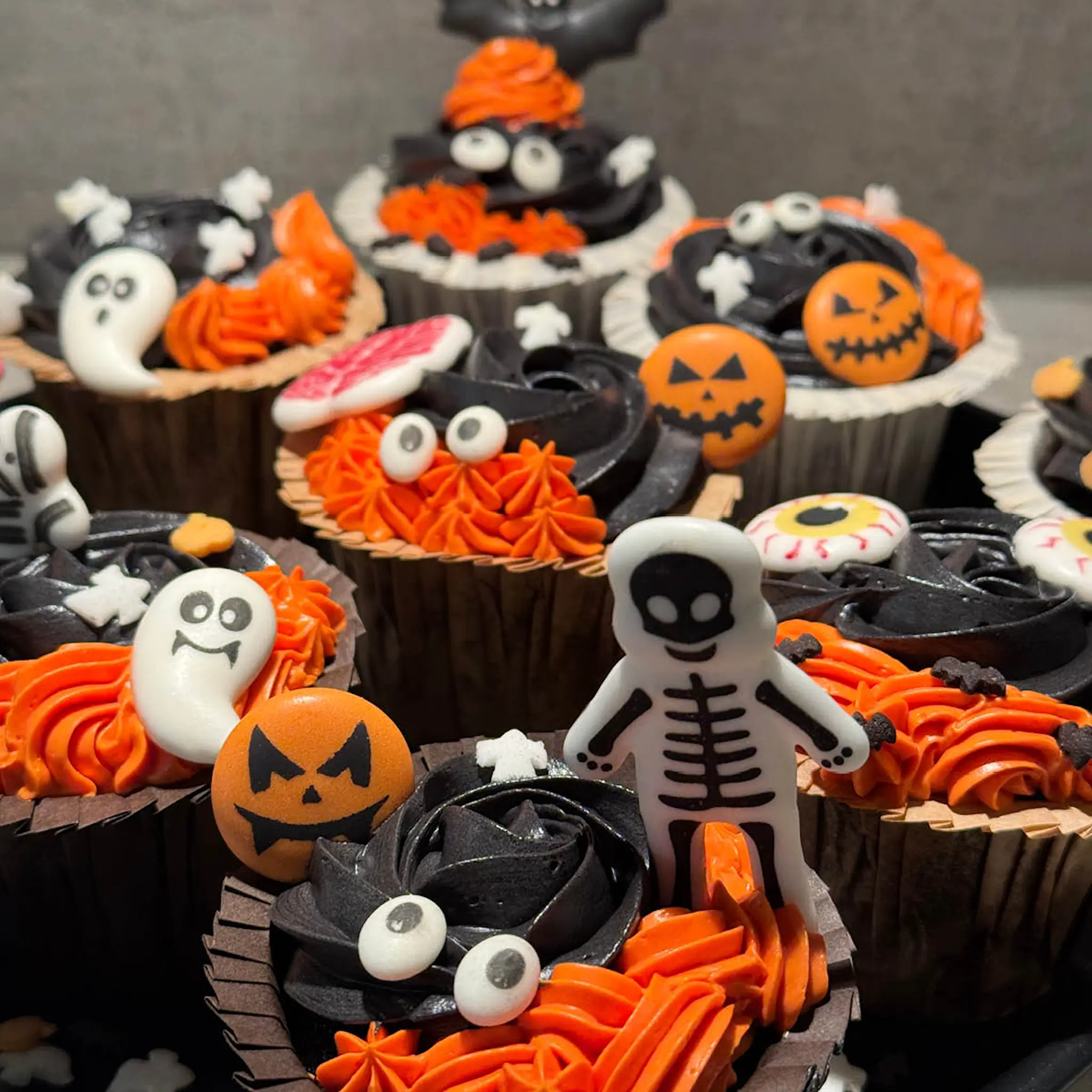 ScrapCooking Halloween ätbara tårtdekorationer 8-pack svart/röd/vit