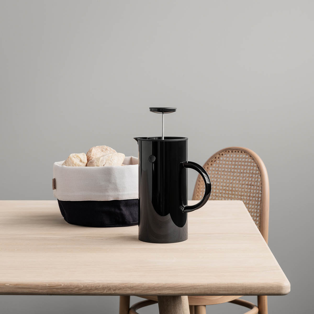 Stelton Classic Leipäkori 23 cm Musta/Hiekka