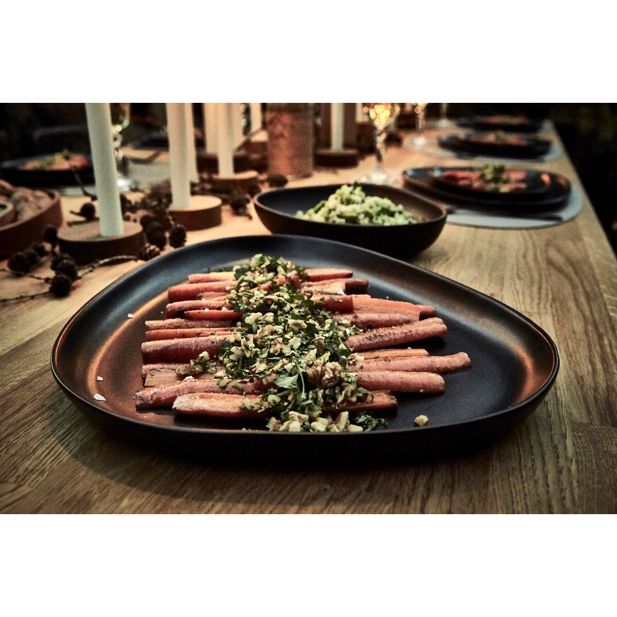 LIND DNA Curve Stoneware Tarjoiluastia 35x30 cm Musta