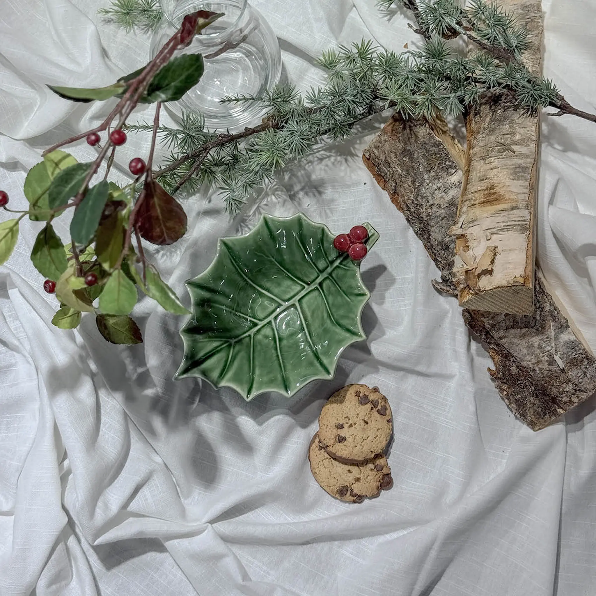 Bordallo Pinheiro Holly skål 21,5x15,5 cm mistel grön