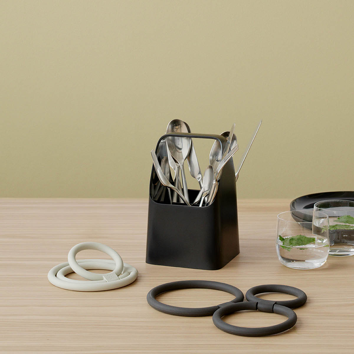 RIG-TIG Circles Pannunalunen 13 cm Musta