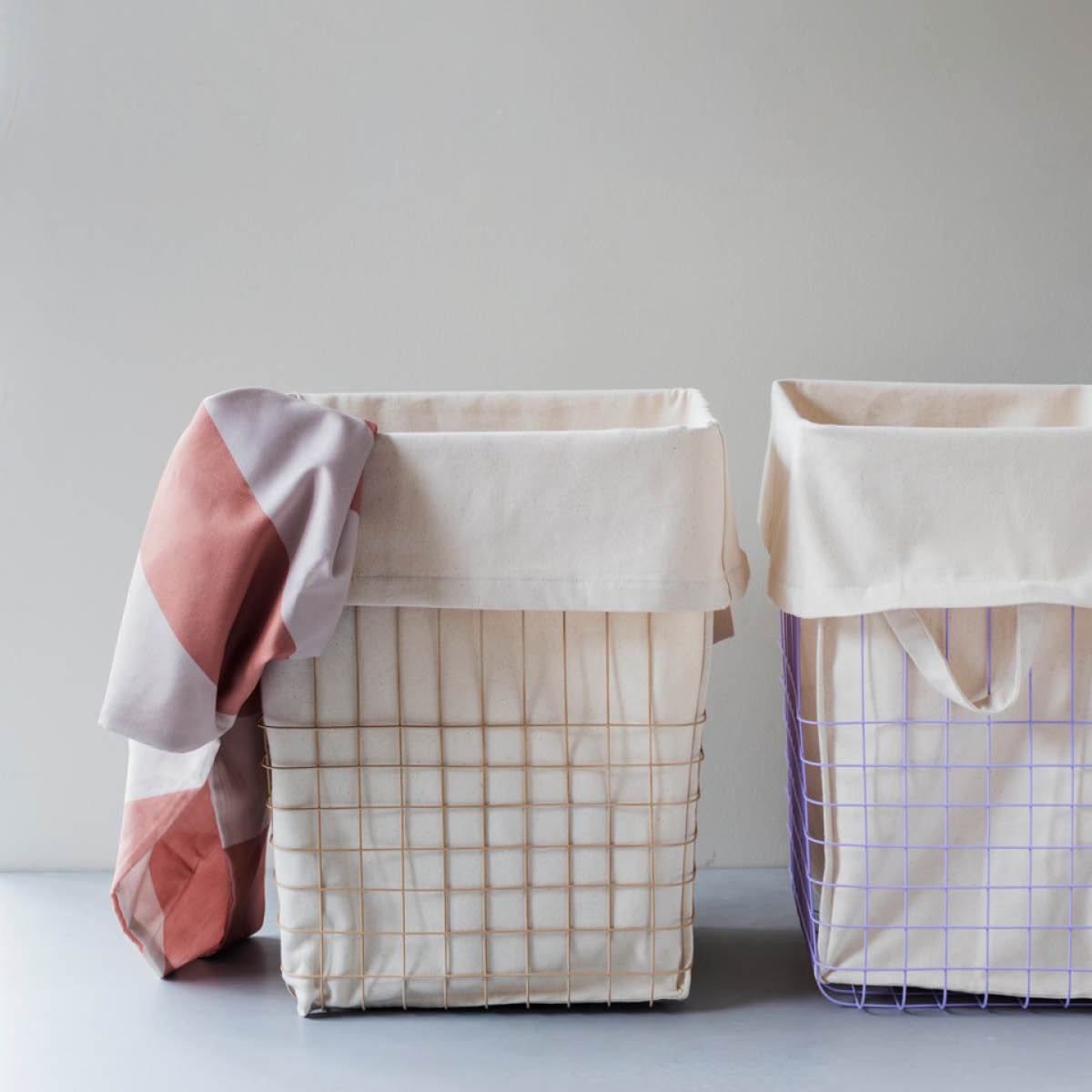 Mette Ditmer STORE-IT metallkorg med canvaspåse 40x32x50 cm sand