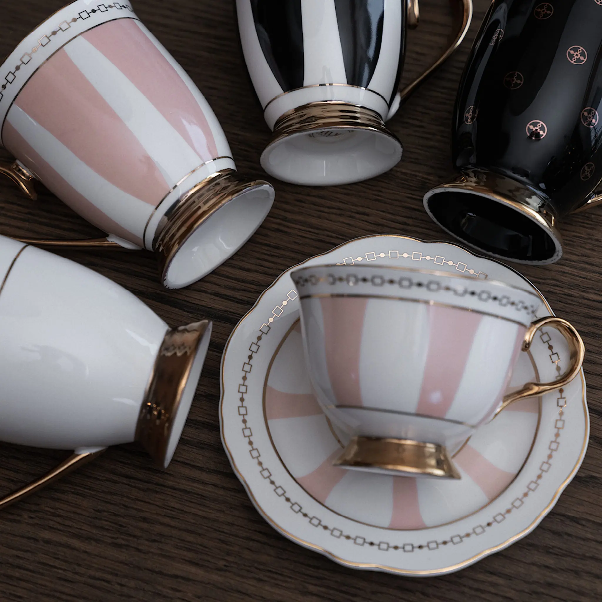 Hilke Kopp med fat 22 cl Strisce Rosa/Guld