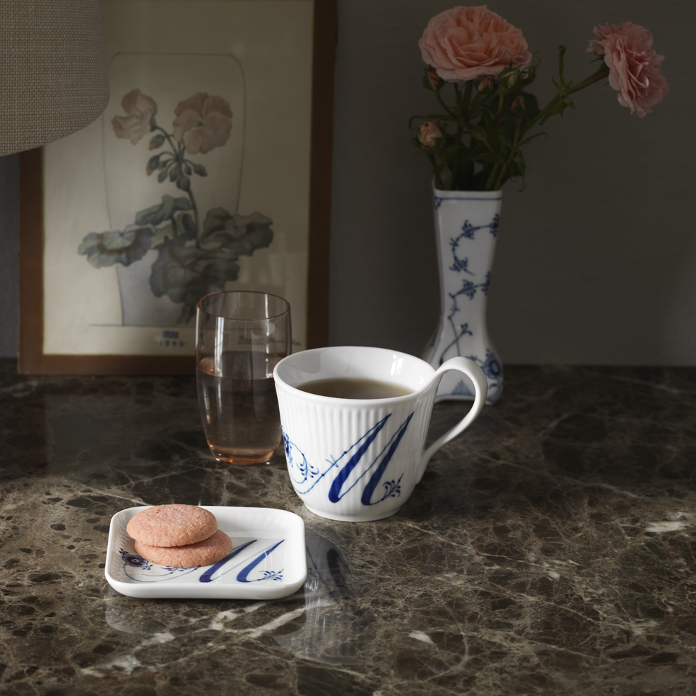 Royal Copenhagen Blue Fluted Pl Alphabet Mugg 33 cl M