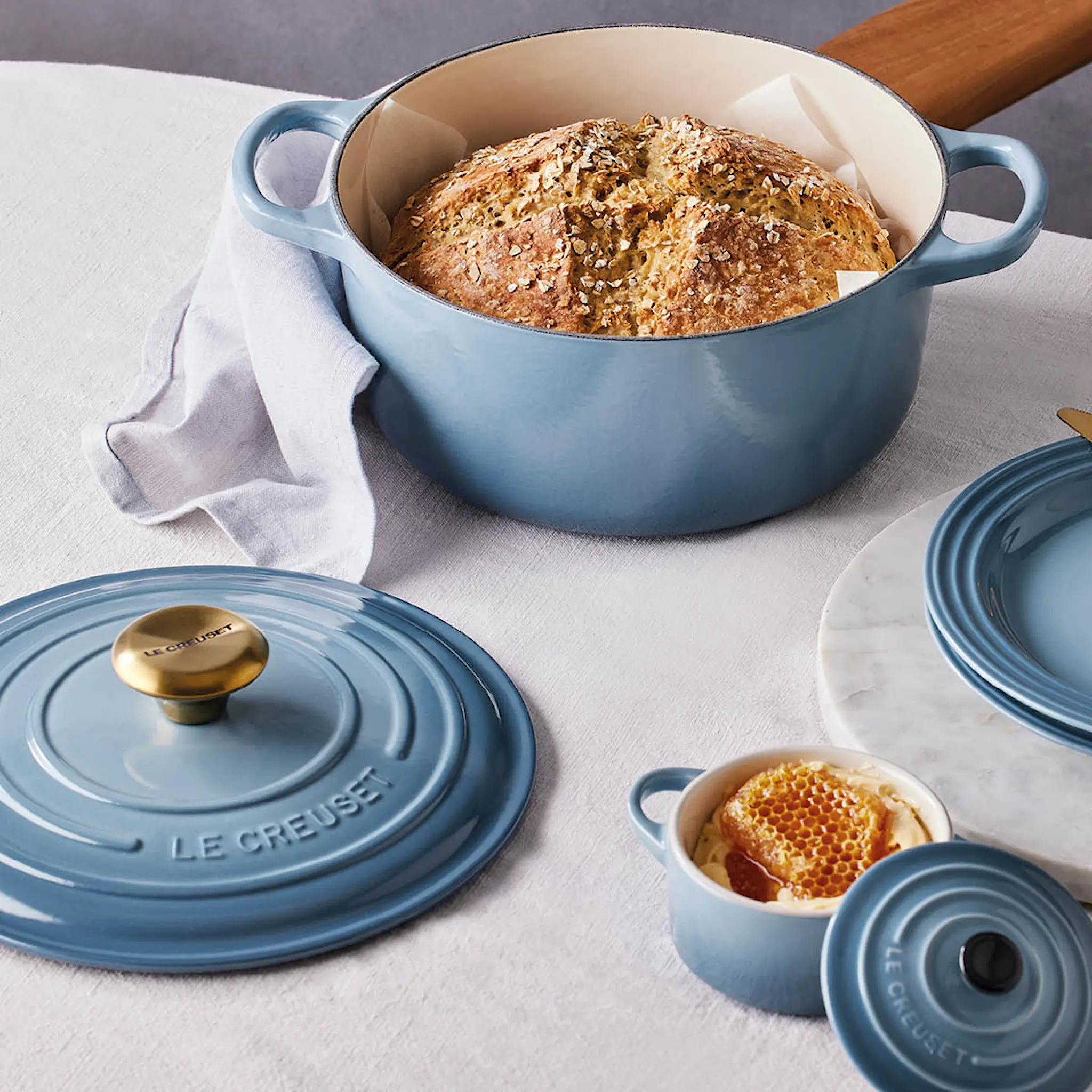 Le Creuset Signature Gjutjärnsgryta rund 28 cm 6,7 L Chambray