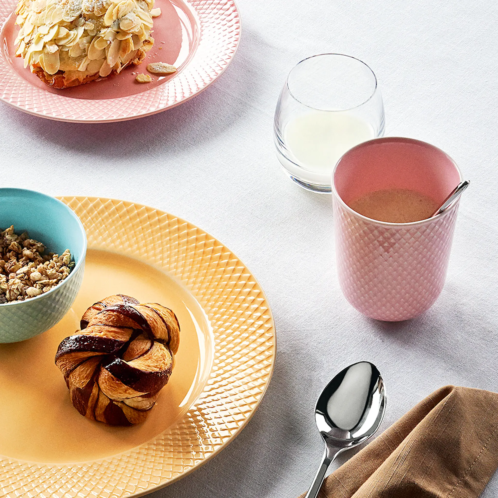 Lyngby Porcelæn Rhombe Color Mugg 33 cl Rosa