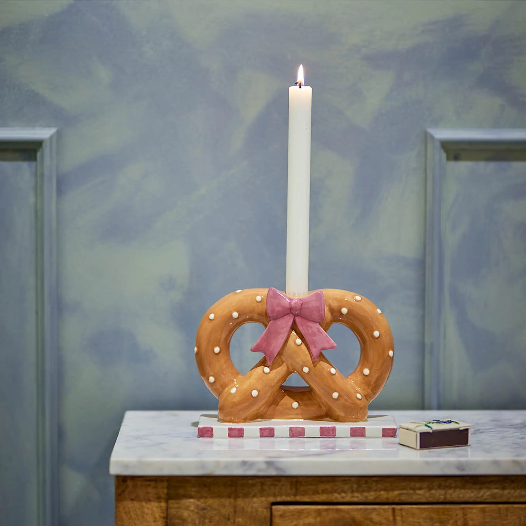 Bloomingville Pretzie ljusstake 14,5 cm brun/rosa