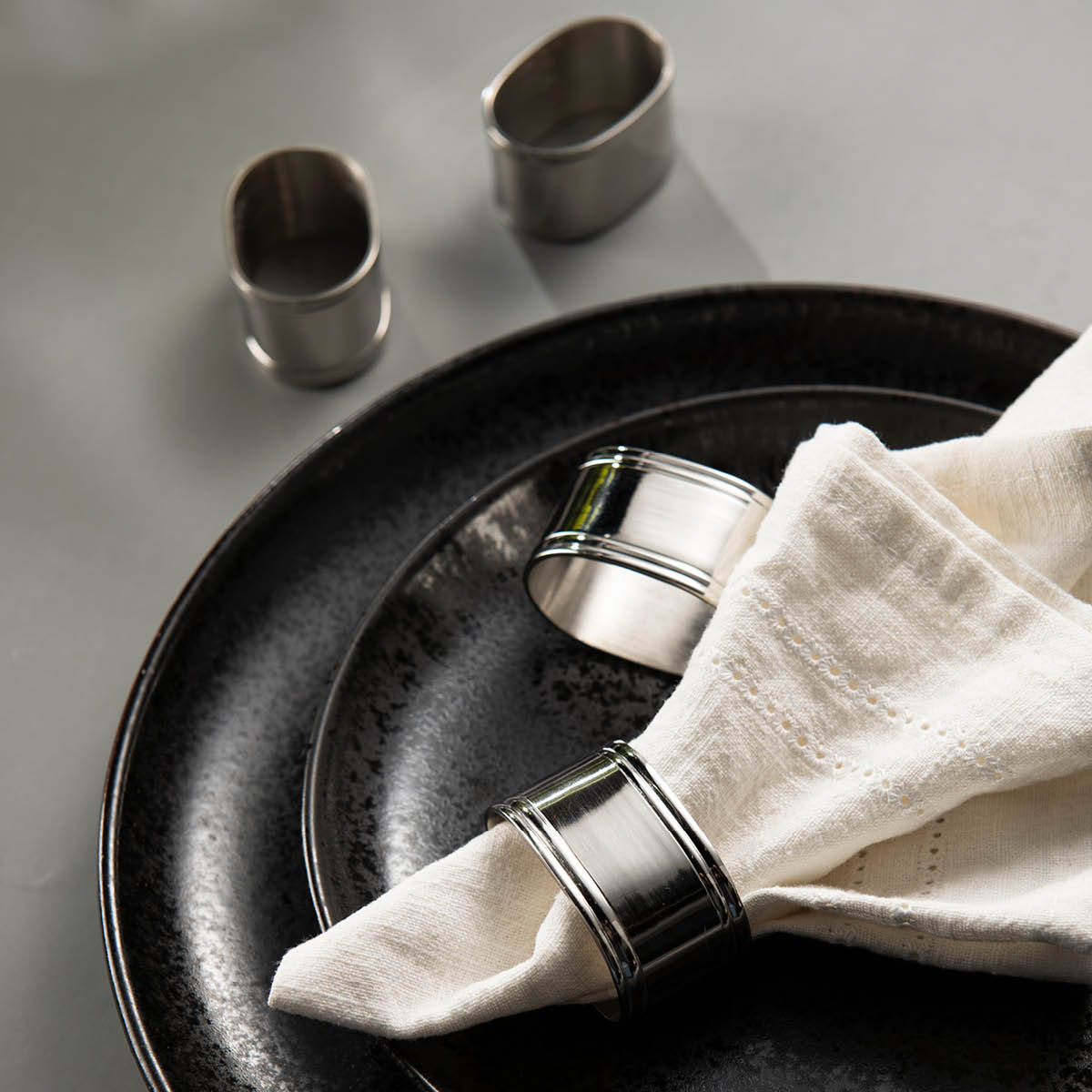 Stiernholm Nobel Lautasliinarengas 2 kpl Kiiltävä teräs