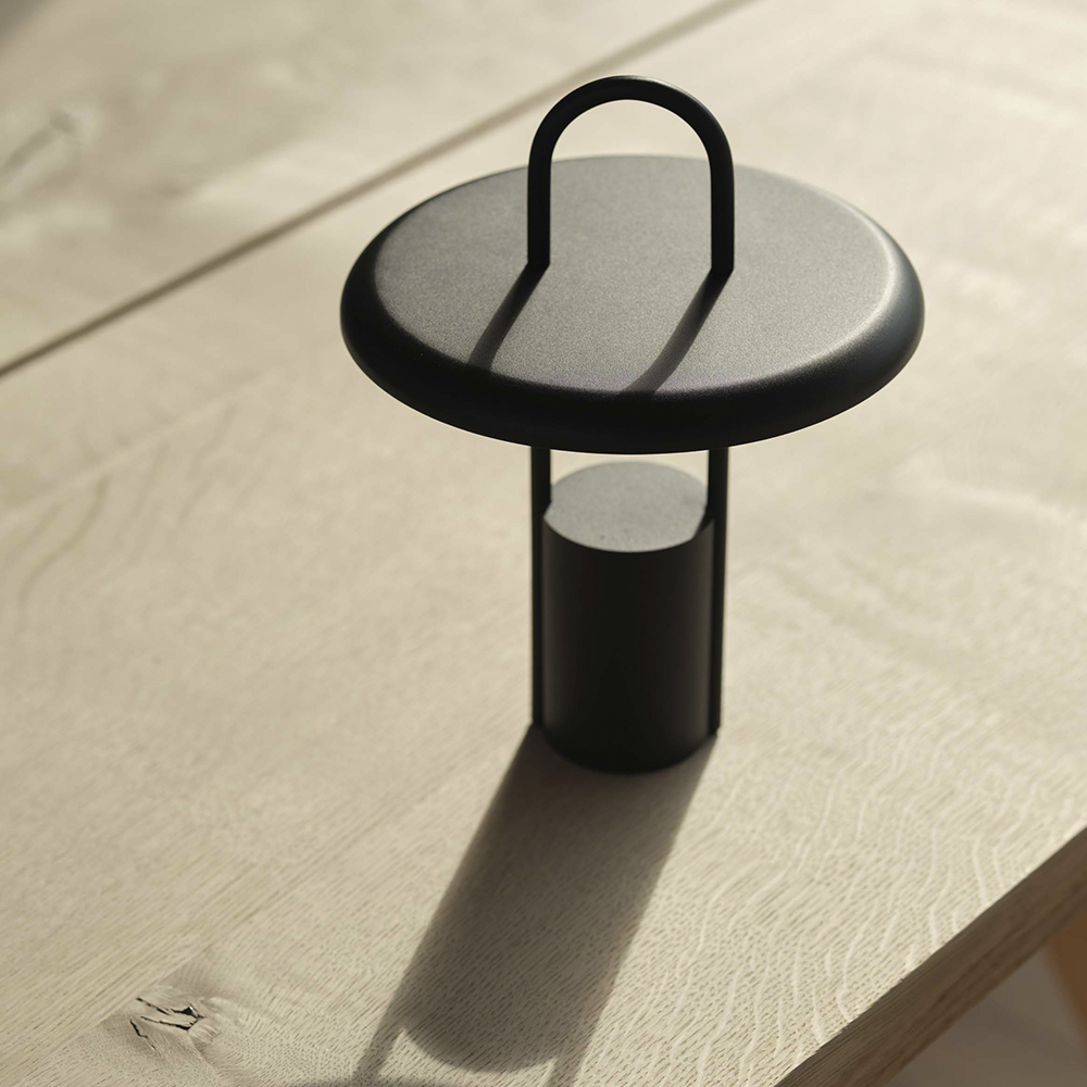 Stelton Pier LED-valaisin Musta