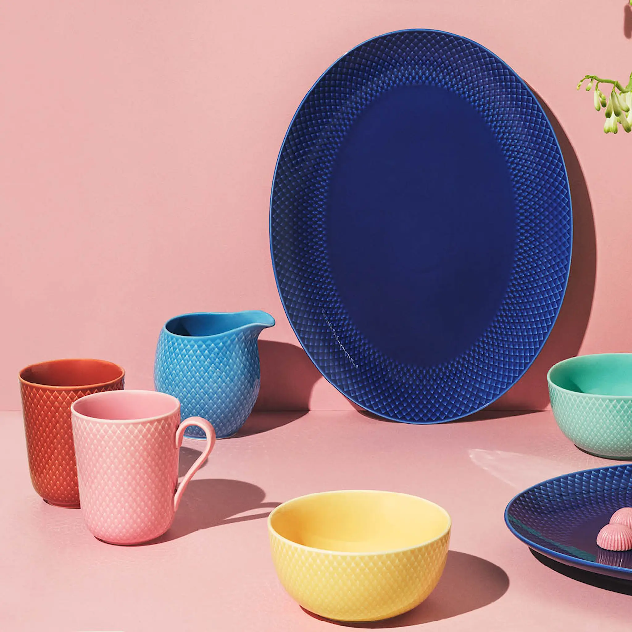 Lyngby Porcelæn Rhombe Color Muki korvalla 33 cl Roosa