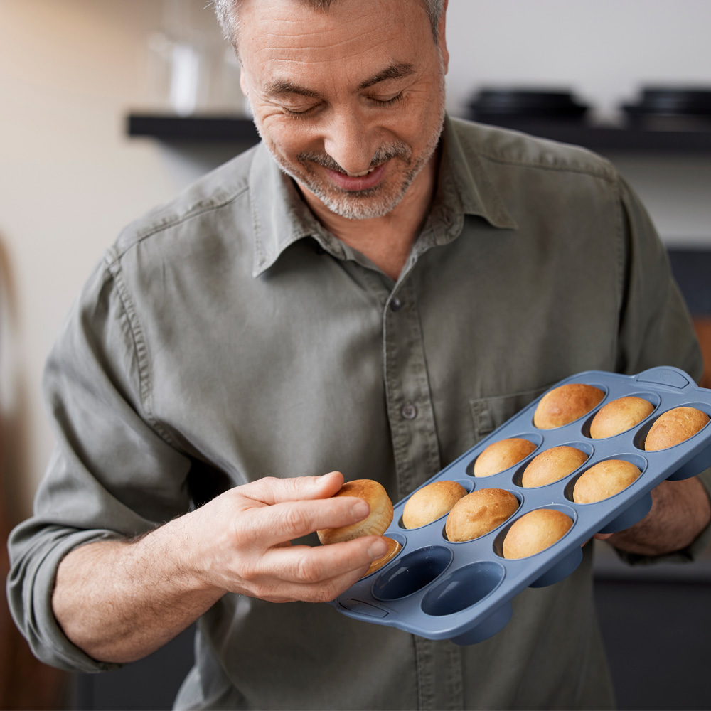 Tareq Taylor Pecan muffinsbrett for 12 muffins 33x24 cm indigo