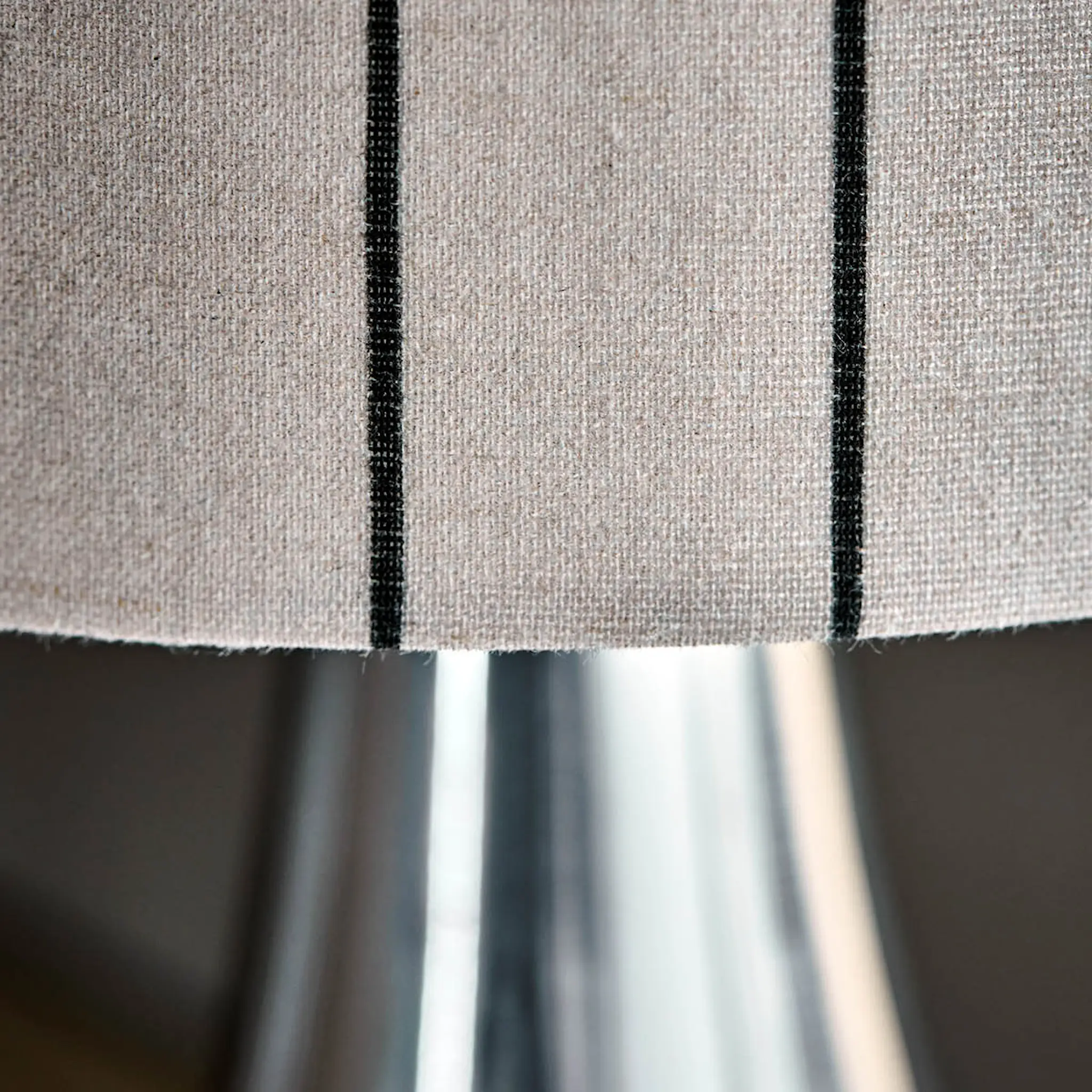 House Doctor Pöytälamppu Tulip 50x26 cm hopea