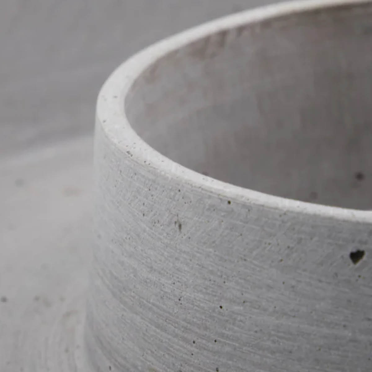 House Doctor The Ring ljusstake blockljus 35 cm ljusgrå