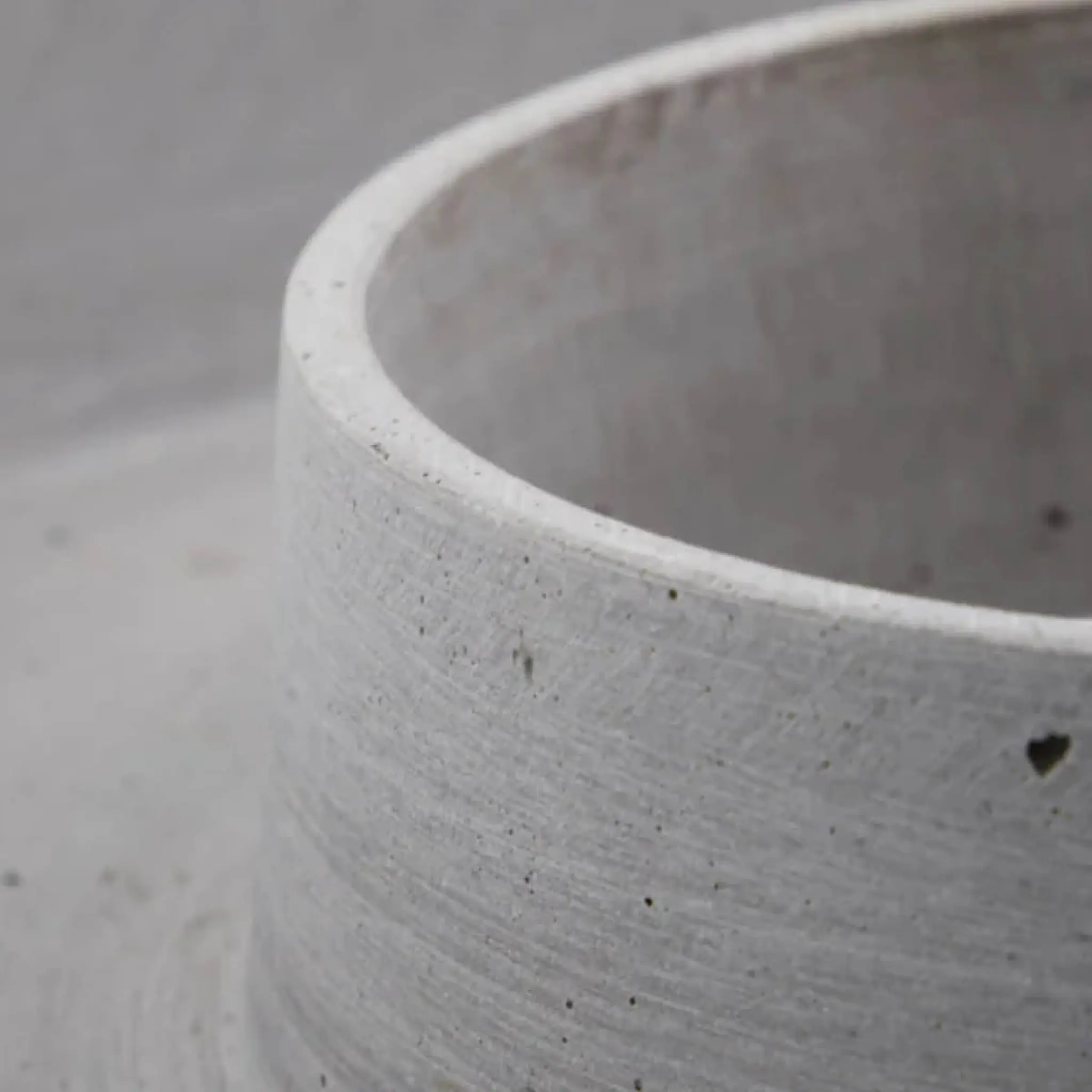 House Doctor The Ring Kynttilänjalka pöytäkynttilälle 35 cm Vaaleanharmaa