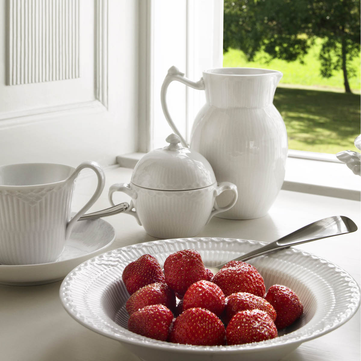 Royal Copenhagen Hvit Riflet Halvblonde dyp tallerken 21 cm