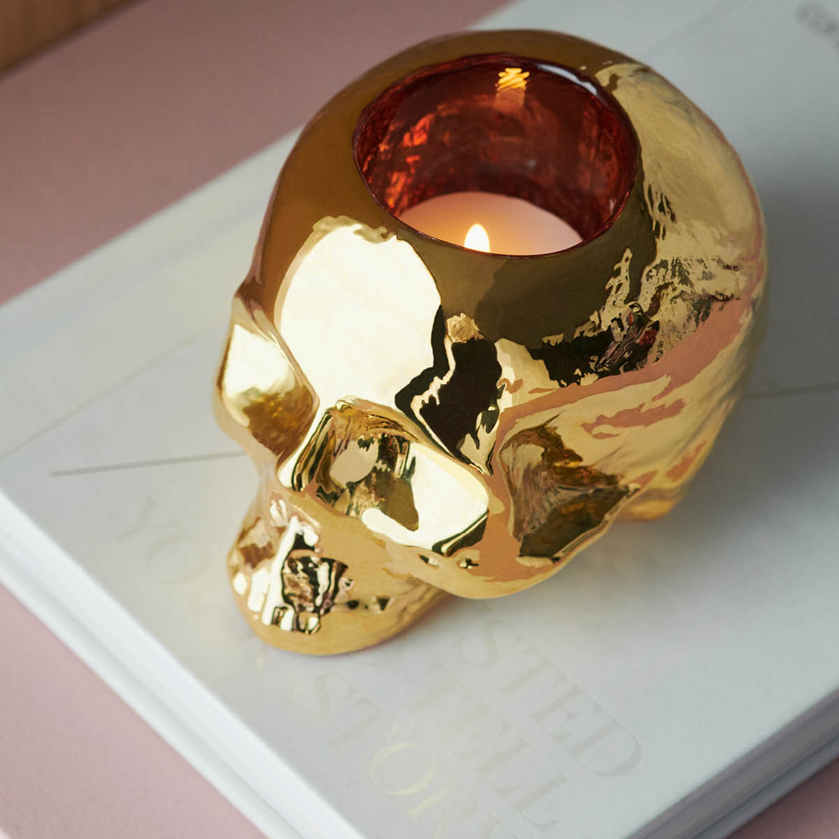 Kosta Boda Still Life Skull Kynttilälyhty 8,5 cm Kulta