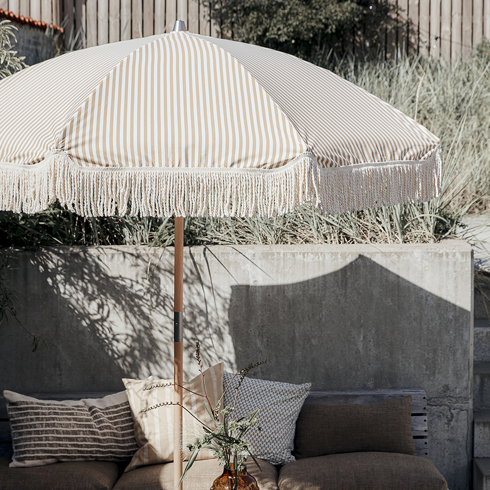 House Doctor Umbra Auringonvarjo 230 cm Hiekka/Valkoinen