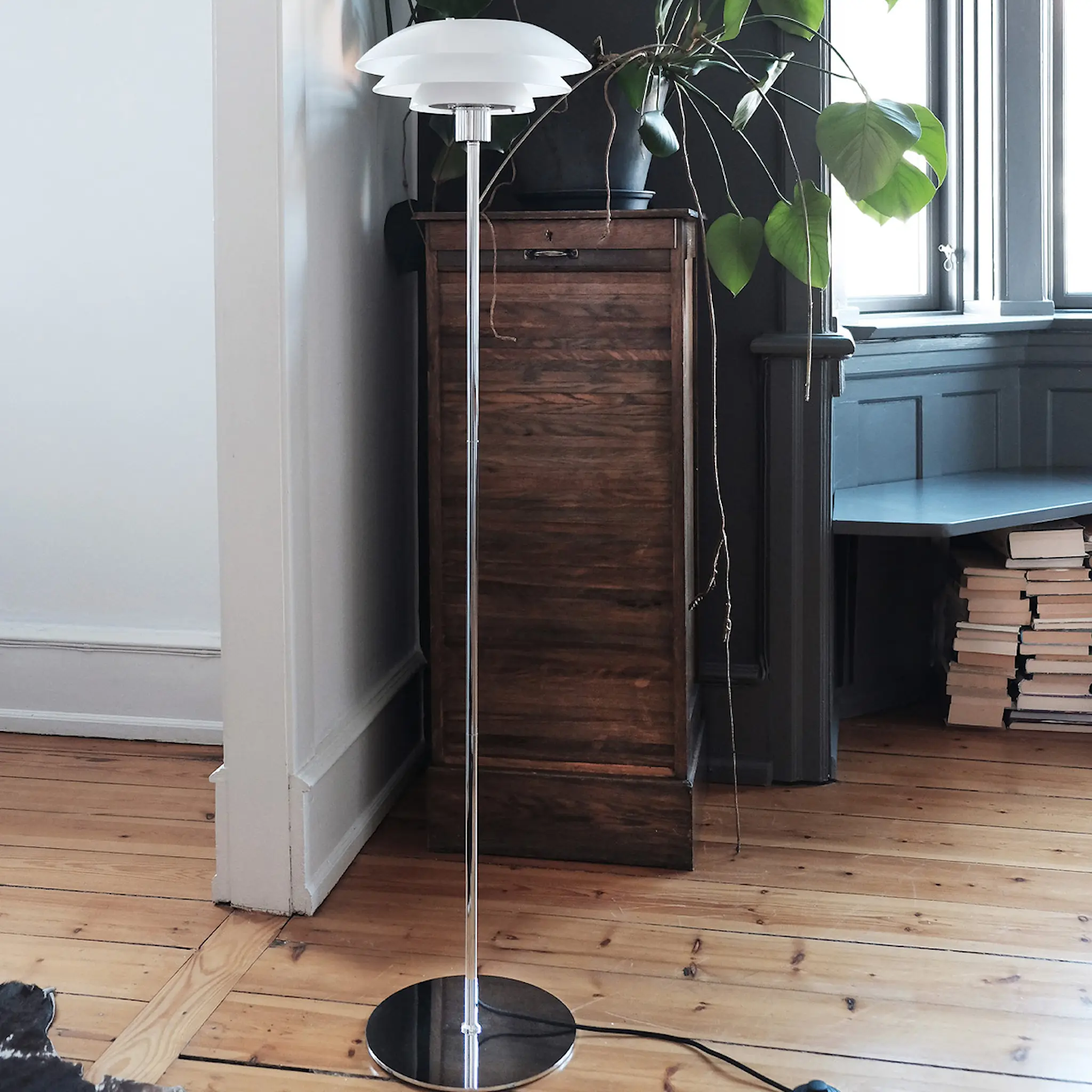 Dyberg Larsen DL31 golvlampa 133 cm opal/krom