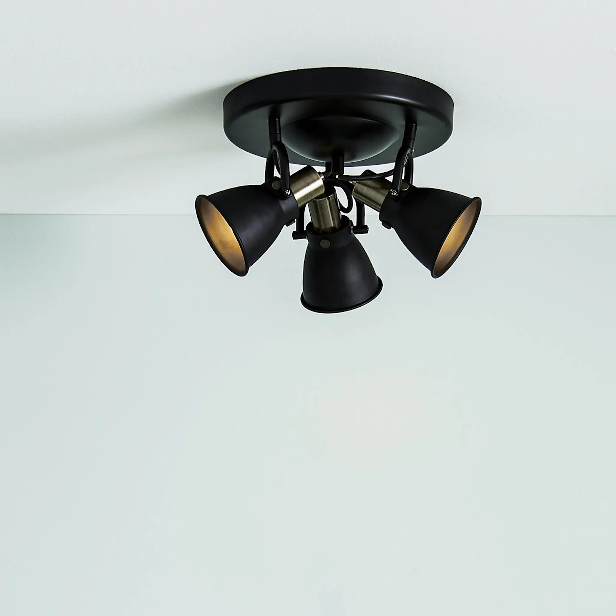 Markslöjd Alton taklampa 31 cm svart/mässing