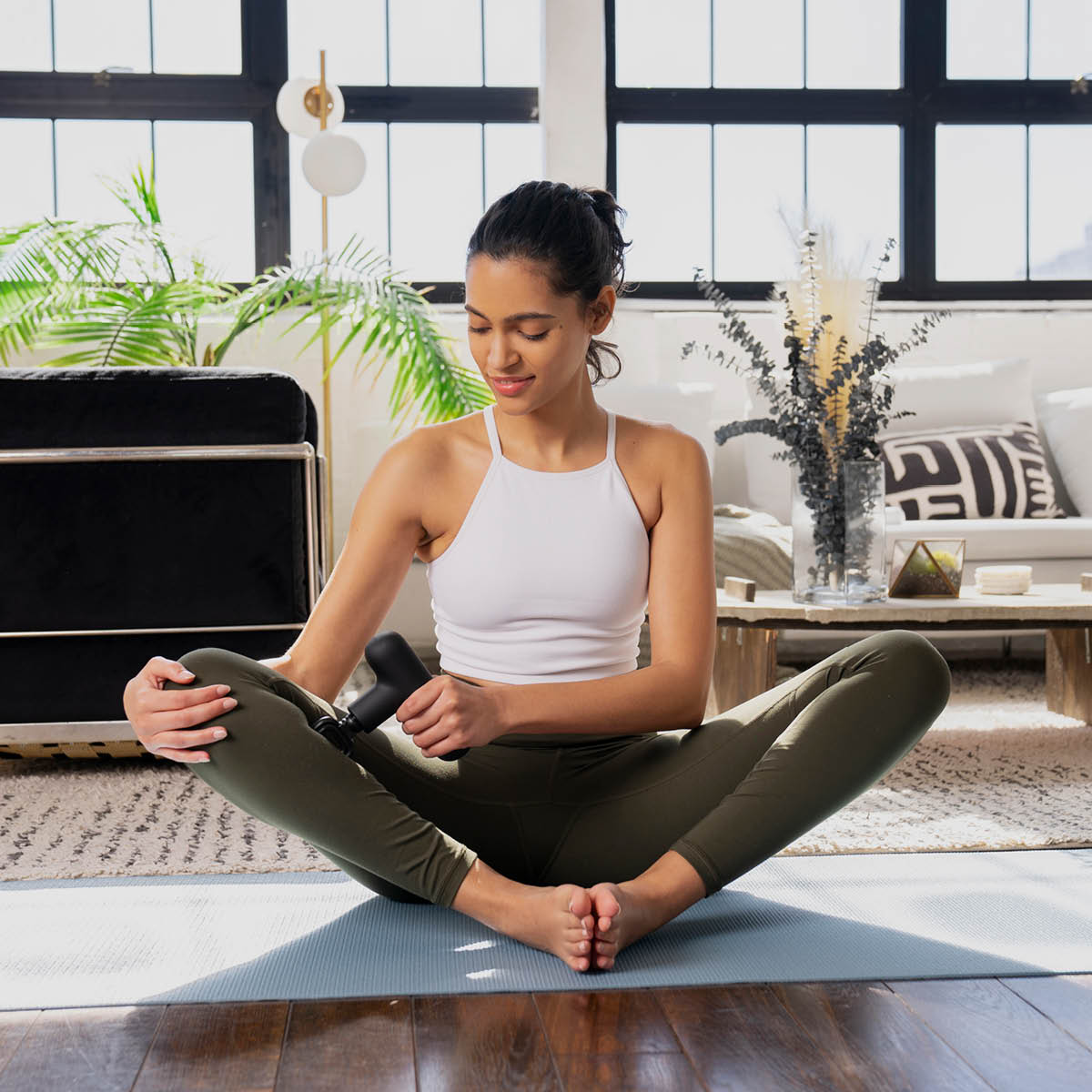 Lola Massagepistol 16x9 cm svart