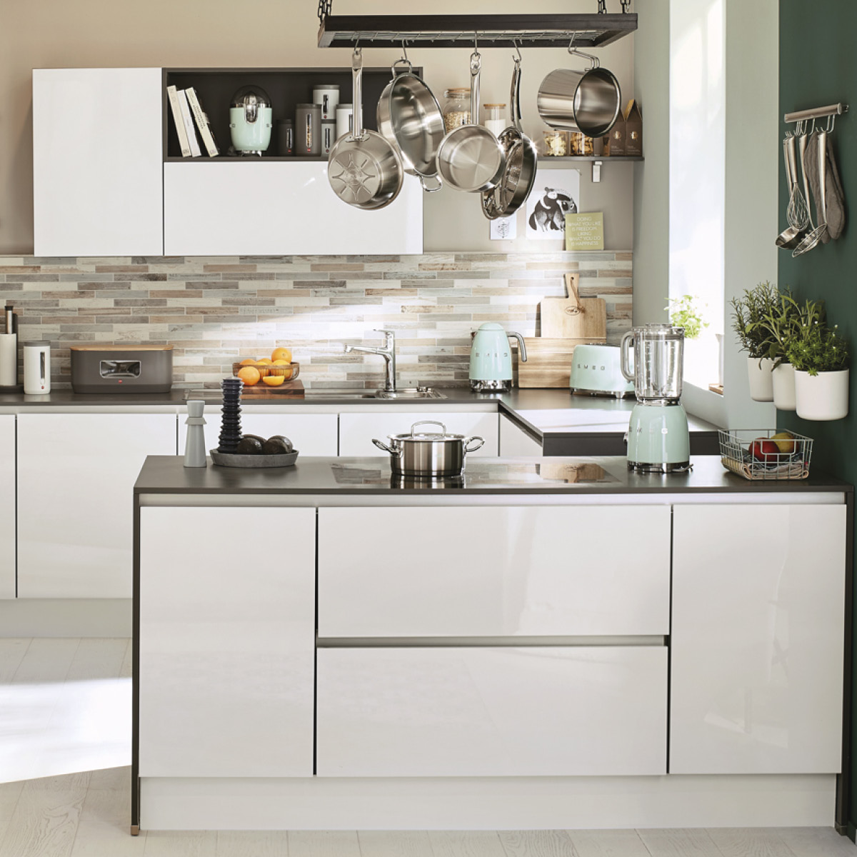 Smeg Vannkoker med termostat KLF04 1,7L pastellgrønn