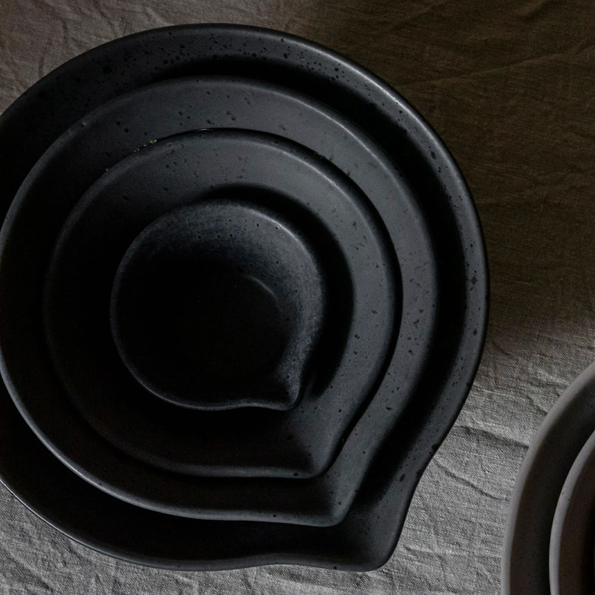 PotteryJo Peep Spillkum 20 cm Matt Black