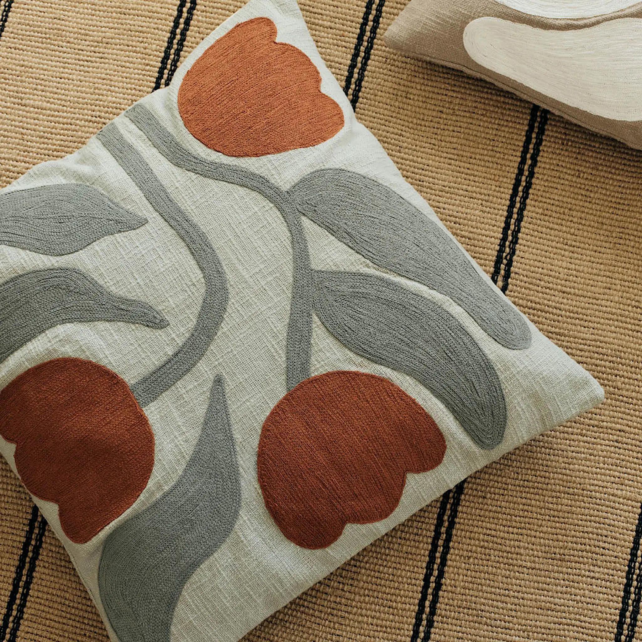 Broste Copenhagen Dora putetrekk 50x50 cm Sage Green/Mocha Bisque