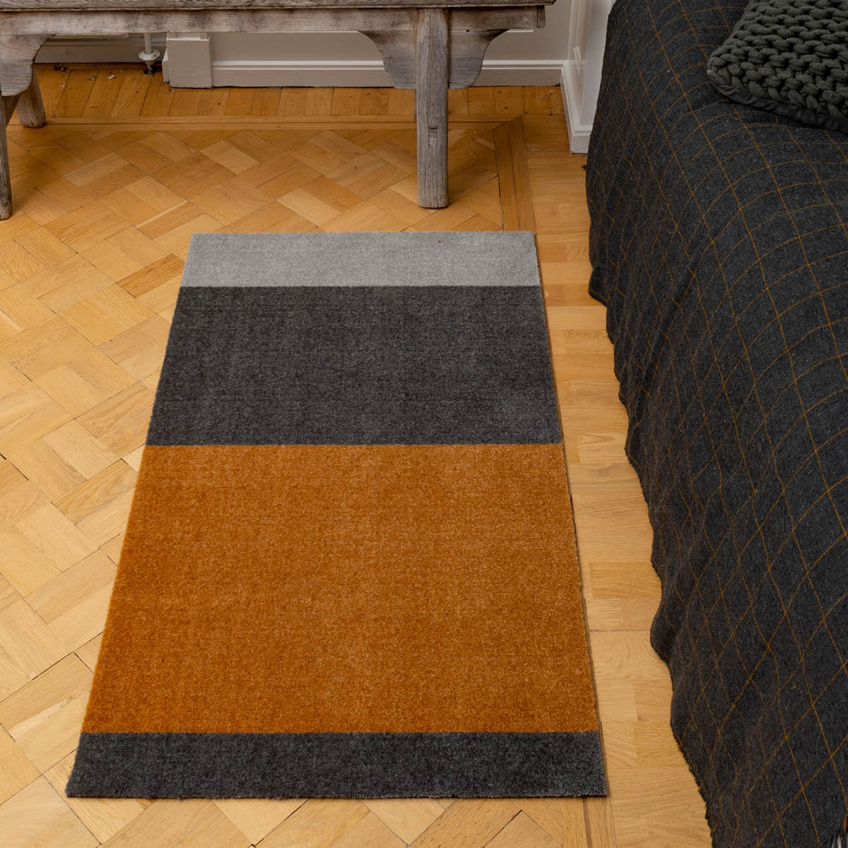 Tica Copenhagen Stripes horisontal gulvmatte 120x67 cm dijon/grey