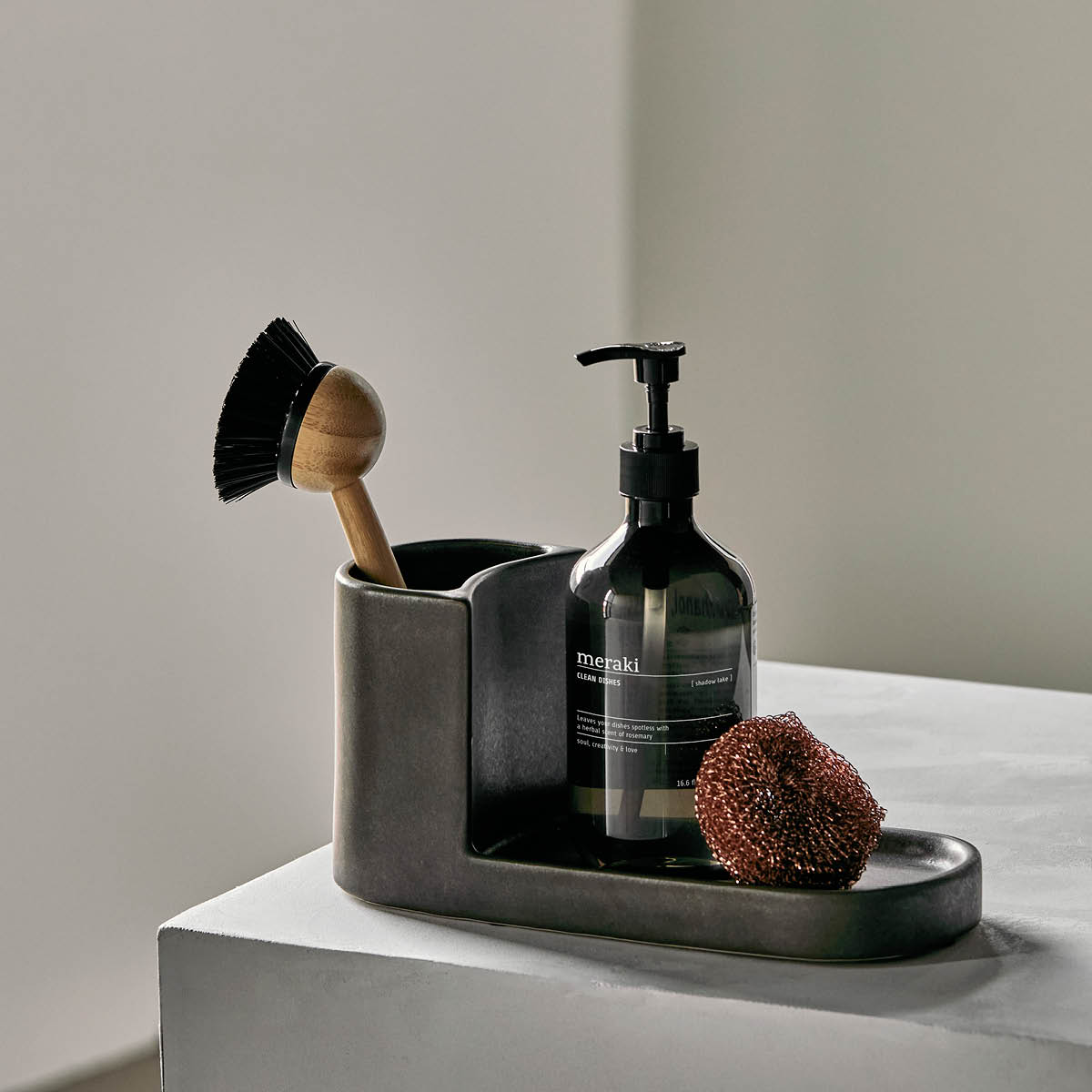 Meraki Datura børste- og såpeholder 26x12,5 cm mørk grå